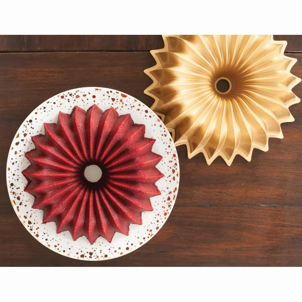 Brilliance Bundt Pan, molde de aluminio fundido para tartas con patrón radiante, utensilios para hornear de primera calidad fabricados en los Estados Unidos, dorado