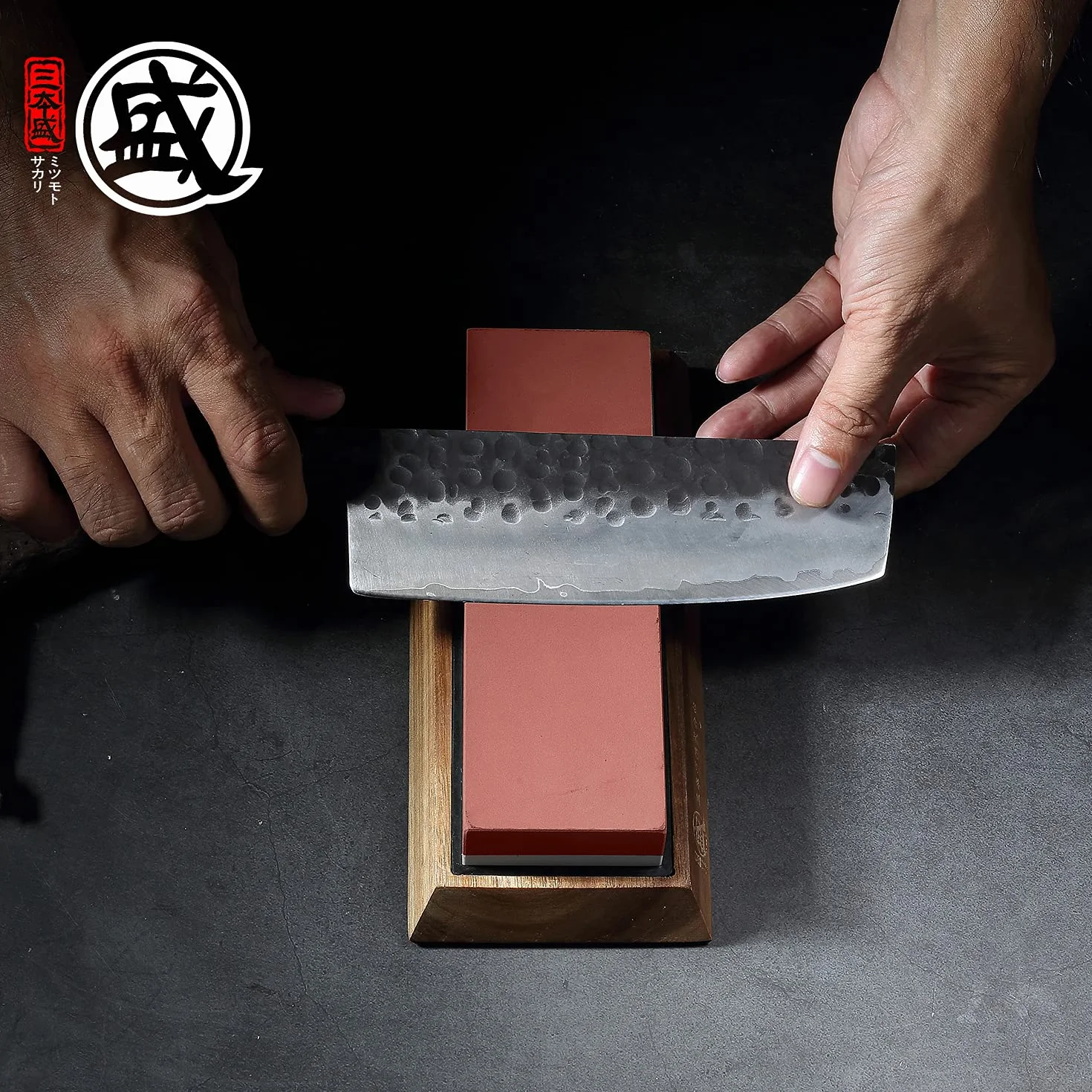 MITSUMOTO SAKARI Piedra de afilar cuchillos japoneses, cocina profesional 1000/3000 grano afilador de cuchillos piedra, antideslizante bambú asiento afilador