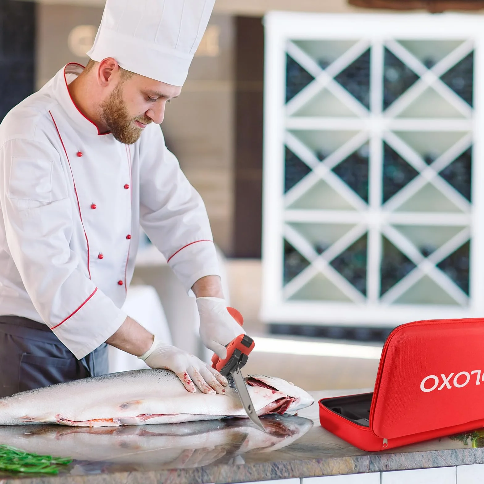 VLOXO Cuchillo Electrico Cocina Inalámbrico con 4 Cuchillas de Acero Inoxidable y 2 Baterías Cuchillos Cocina Eléctrico Recargable Bloqueo de Seguridad Cuchillos Carne Mango Antideslizante