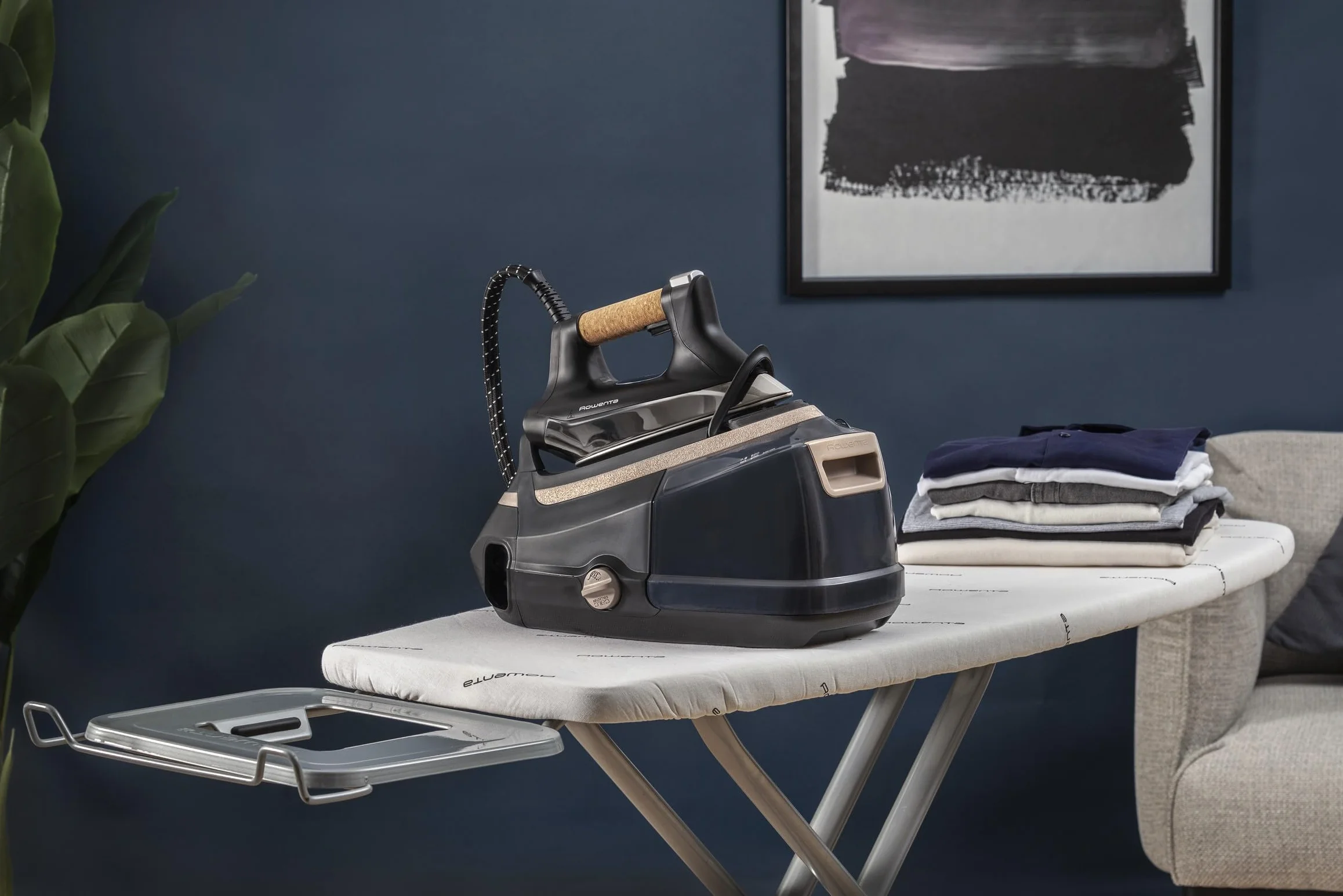 Rowenta Centro de Planchado Eco Steam Pro DG9661 – Potencia 2800 W, vapor 150 g/min, golpe 600 g/min, 8 bares, modo Eco, suela MicroSteam400 HD Láser, depósito extraíble 1,3 L (Reacondicionado)