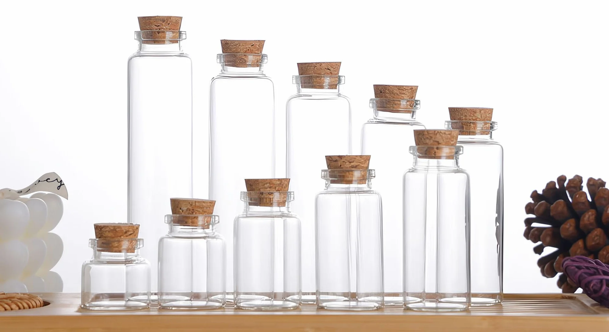 LGEGE Mini botellas de plástico de 12 ml con tapones de corcho, juego de 50 piezas, 22 botellas pequeñas de poción de 60 mm, tarro de arte de arena pequeño para decoración de fiestas, manualidades
