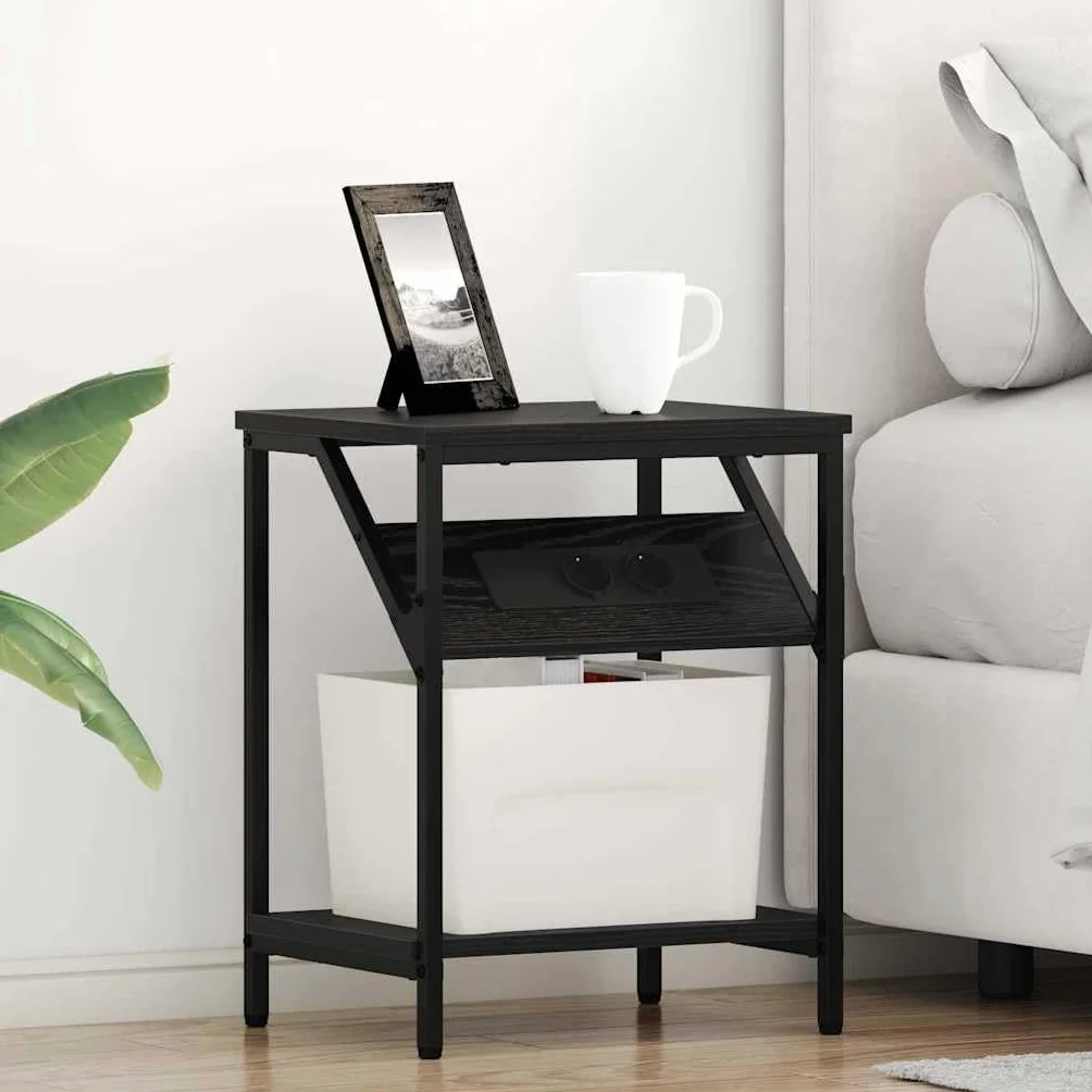 Mesa de Noche Moderna con Estantería Integrada y Fuente de Poder, Diseño Rectangular con Patas de Acero Negro, Superficie de Madera Resistente para Dormitorio Contemporáneo