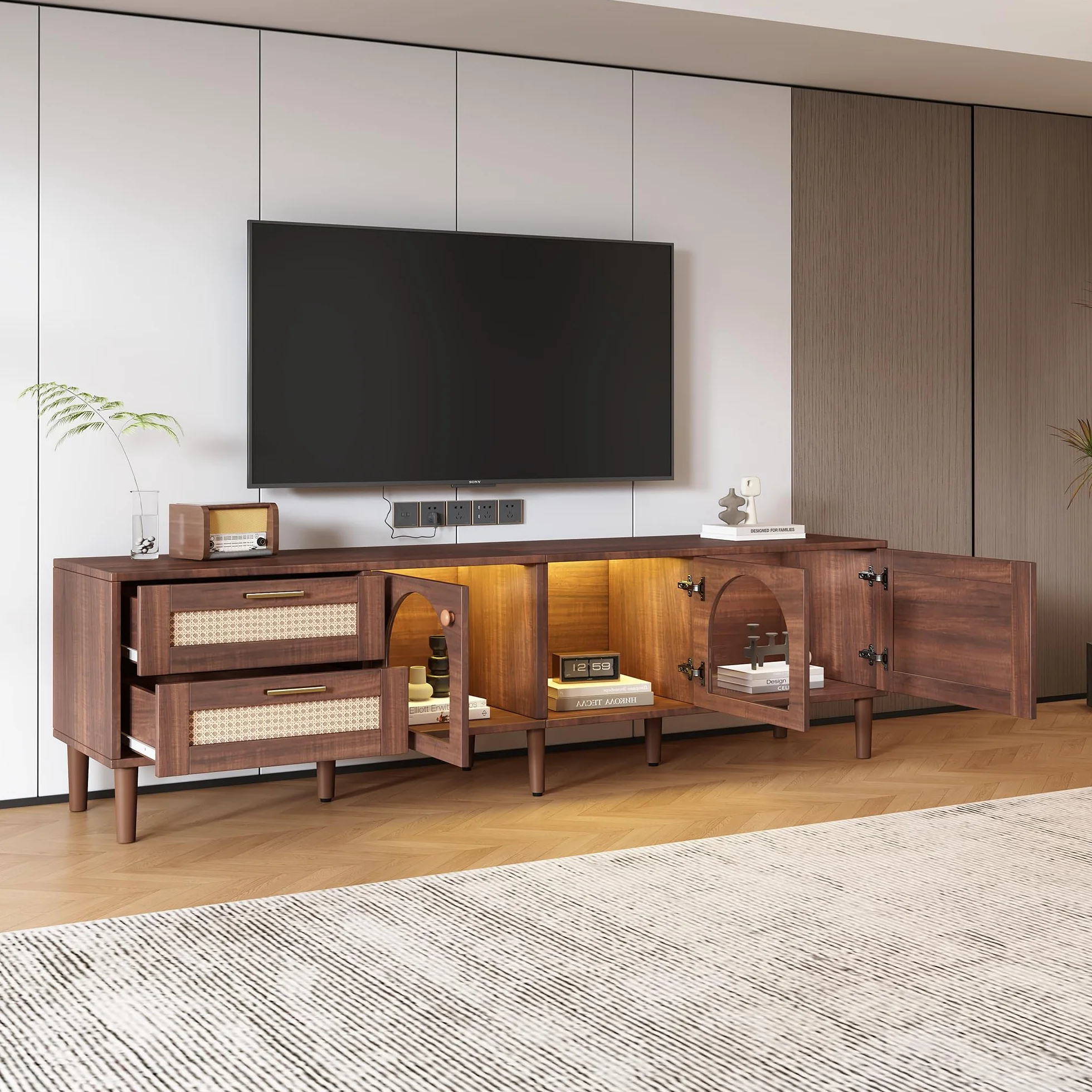 TIZZ Mueble de TV de 180 cm marrón para televisor de 80 pulgadas con 2 cajones de ratán, 2 puertas de cristal arqueadas, 1 puerta de ratán, iluminación LED, salón, almacenamiento elegante