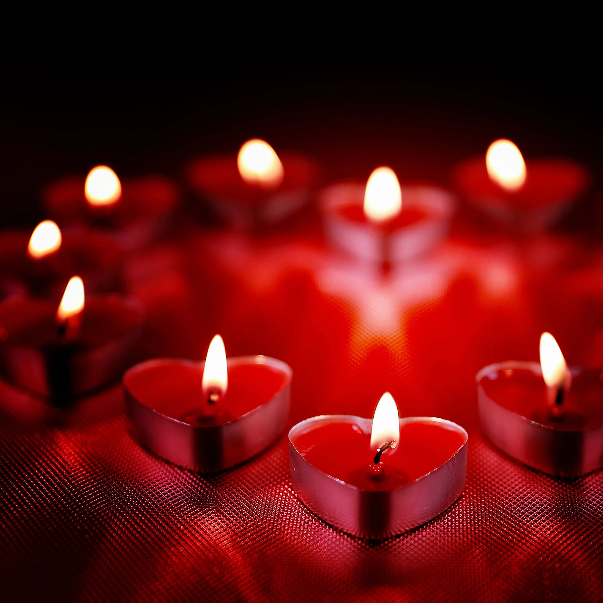 THE TWIDDLERS 50 Velas Rojas en Forma de Corazón para San Valentín, Decoración Romántica, Centro de Mesa