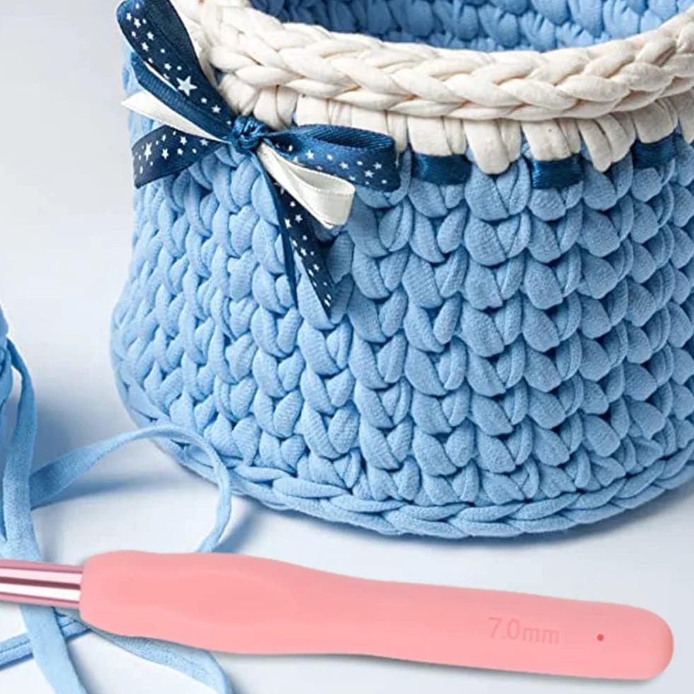 QLRFFLJOY Juego de 39 agujas de ganchillo con estuche, herramienta de tejido de hilo de bricolaje, kit de iniciación de ganchillo para principiantes, incluye agujas de ganchillo coloridas, una bola de