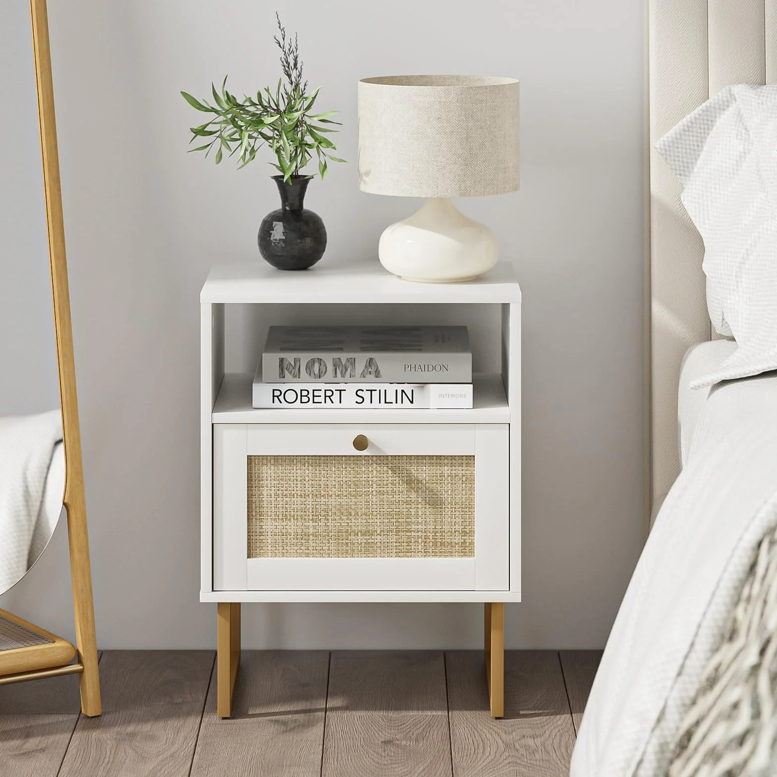 HEYZOEY Mesita de Noche de ratán Moderna de Madera con cajón y Estante Abierto, Mesa Auxiliar con Marco Dorado para Dormitorio, Sala de Estar, Oficina (Blanco)
