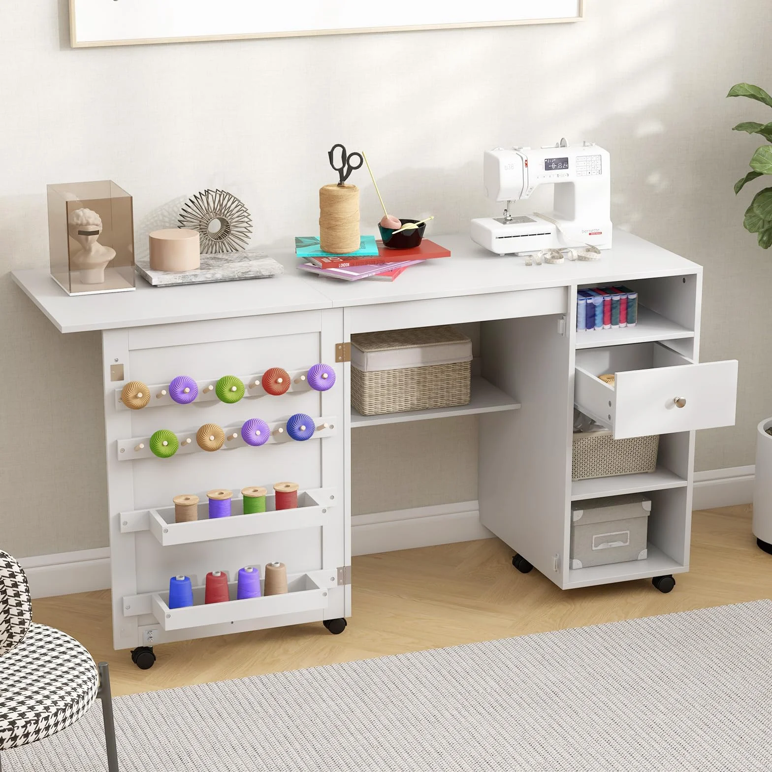 GIANTEX Armario de Costura Plegable con 6 Ruedas, Mesa de Coser con Estantes, Cajón y Soportes para Carretes de Hilo, Mesa Multiusos 2 en 1 para Dormitorio, Salón y Estudio, Blanco