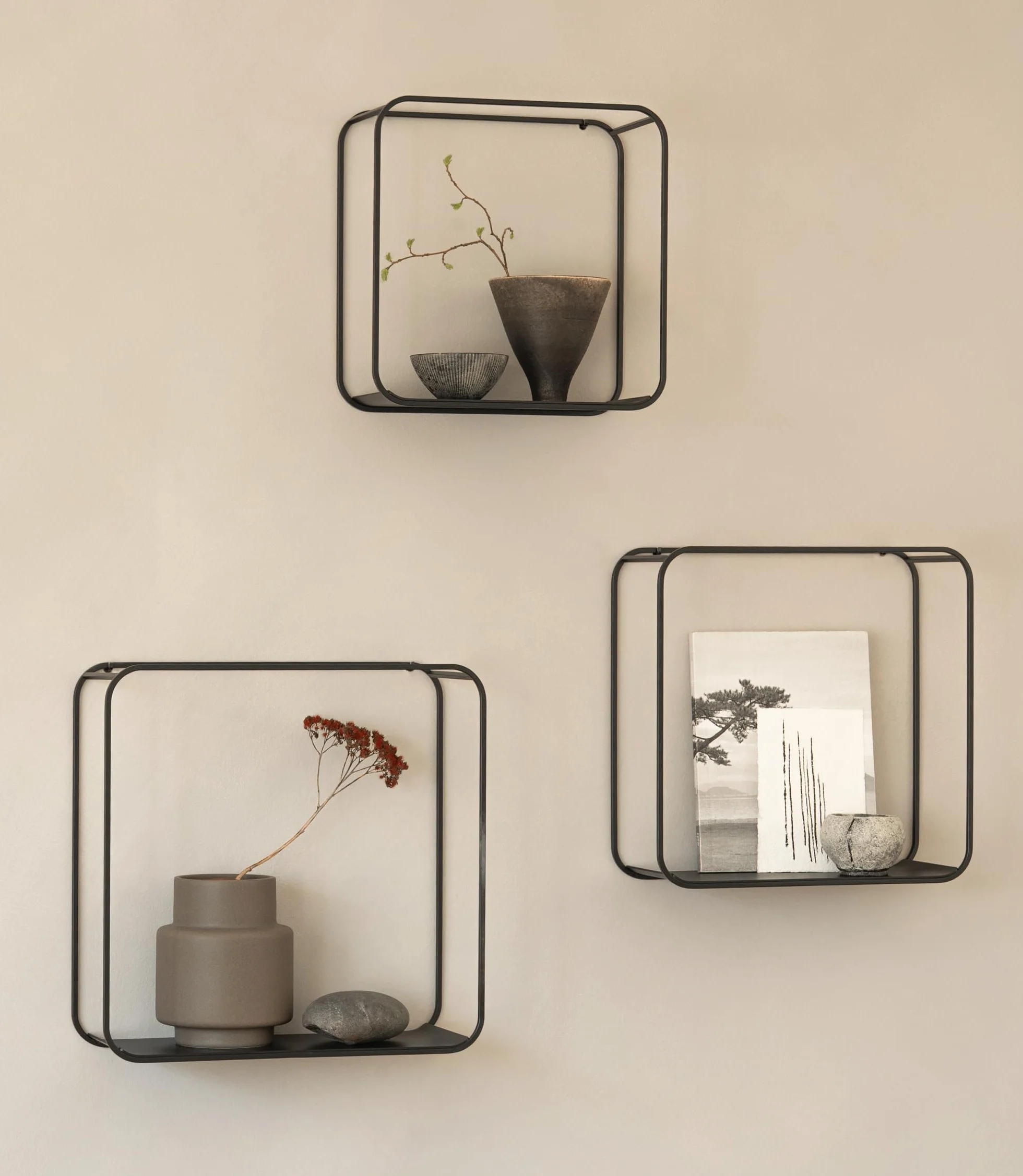 Kazai. Set Estantería de Pared 'Noora' | 3 Baldas Flotantes de Metal con Diseño Moderno | Decoración y Almacenaje para Salón, Pasillo, Cocina o Dormitorio | Negro
