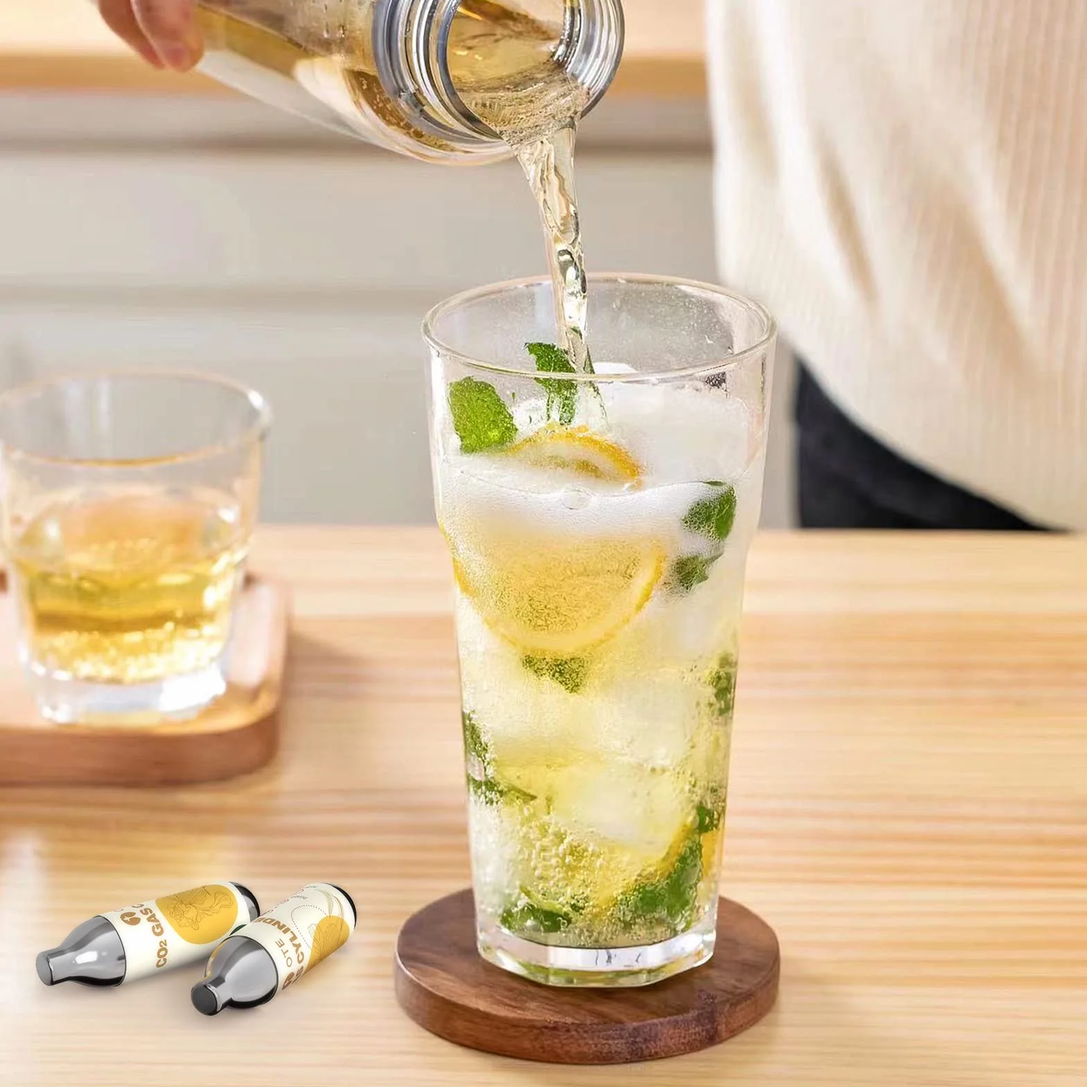 OTE Máquina portátil para hacer agua con gas - Máquina para hacer refrescos para uso personal, tamaño compacto de CO2, máquina de agua carbonatada sin electricidad, botella de PET- CO2_8G-20PCS