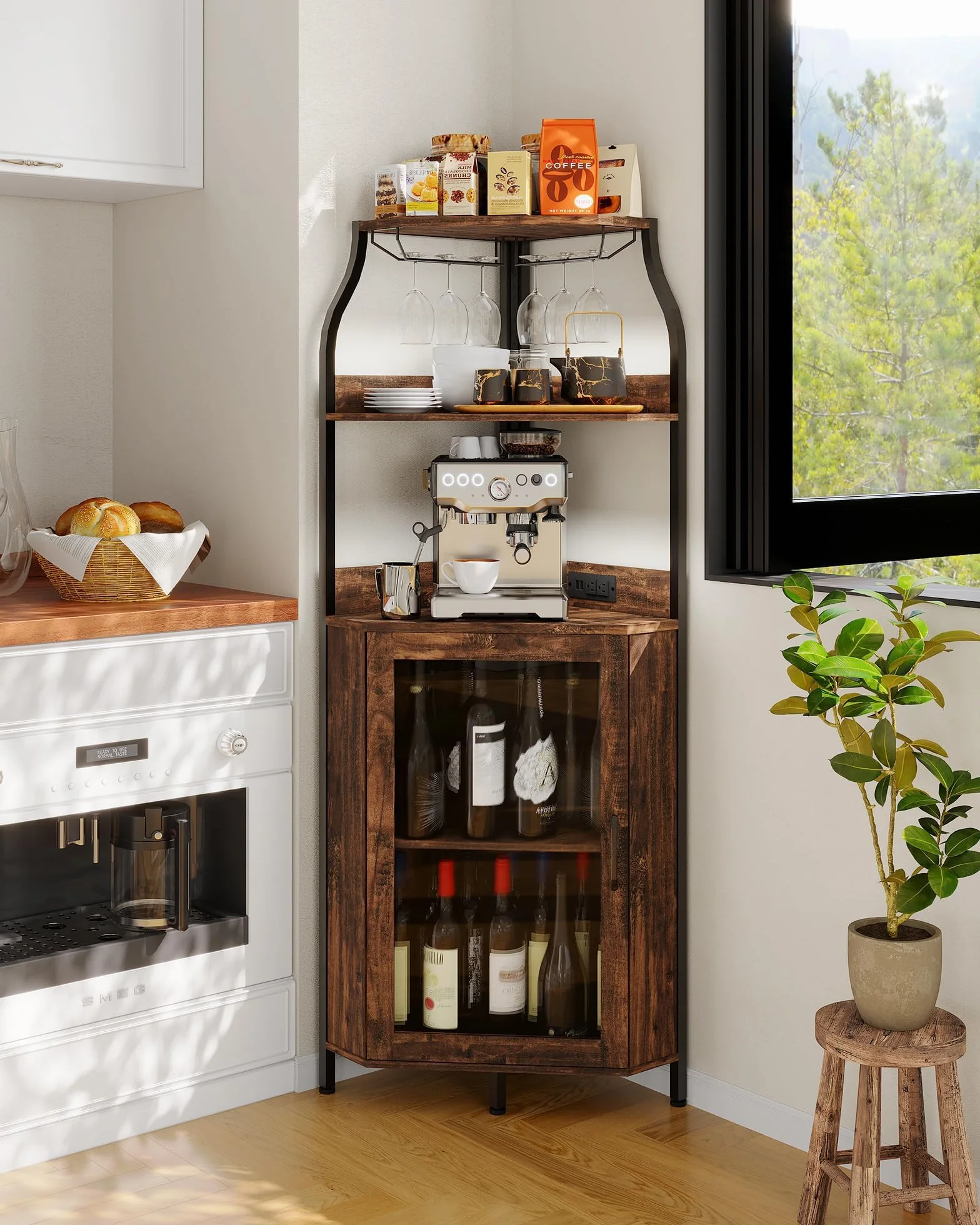 Armario de Vino Esquinero con Luces LED, Mueble Bar Industrial de 5 Niveles, Toma de carga lateral, Puerta de vidrio, estantes ajustables y soporte para copas, ideal para salón o comedor, Marrón