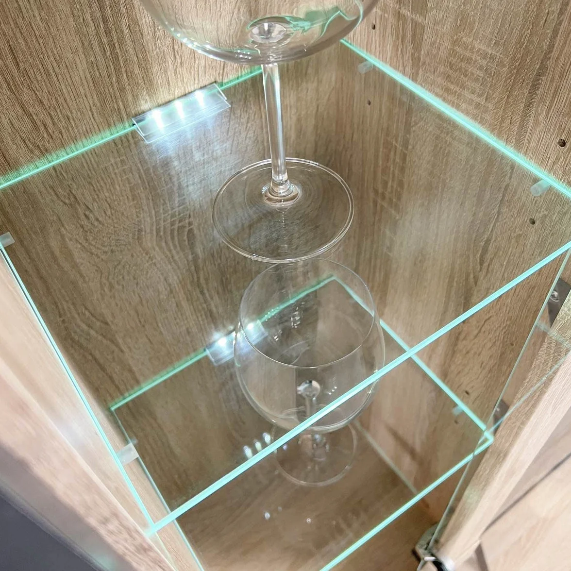 Homey - Mueble de Salón Moderno con Leds, Módulos de Comedor, Modelo Freim, Acabado en Cambria y Grafito, Medidas: 259 cm (Ancho) x 132,5 cm (Alto) 40 cm (Fondo)