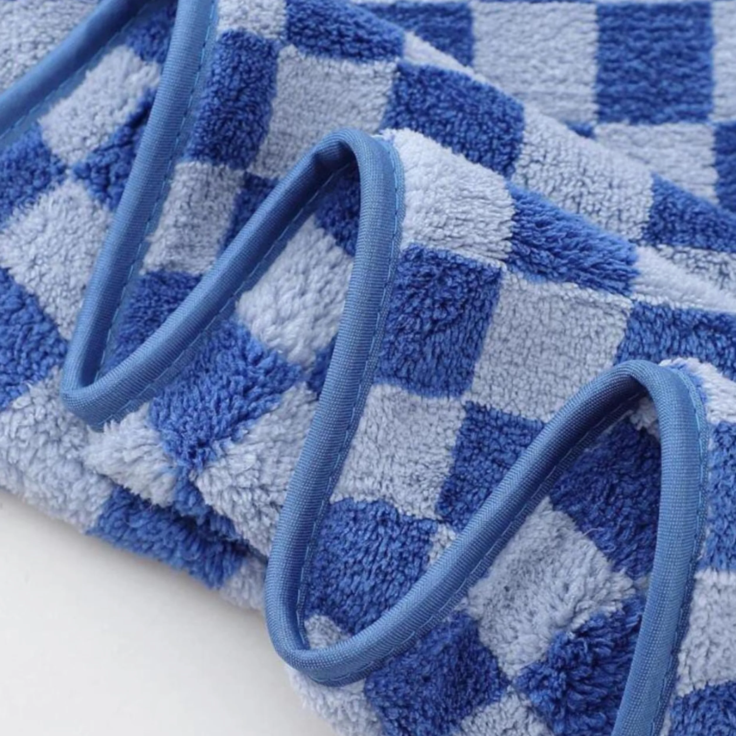 MAXOSHINE Toallas de microfibra para baño, toalla de baño a cuadros para hombres y mujeres, toalla de forro polar coral suave con gancho, secado rápido, súper absorbente, 70 x 140 cm (azul oscuro, 1