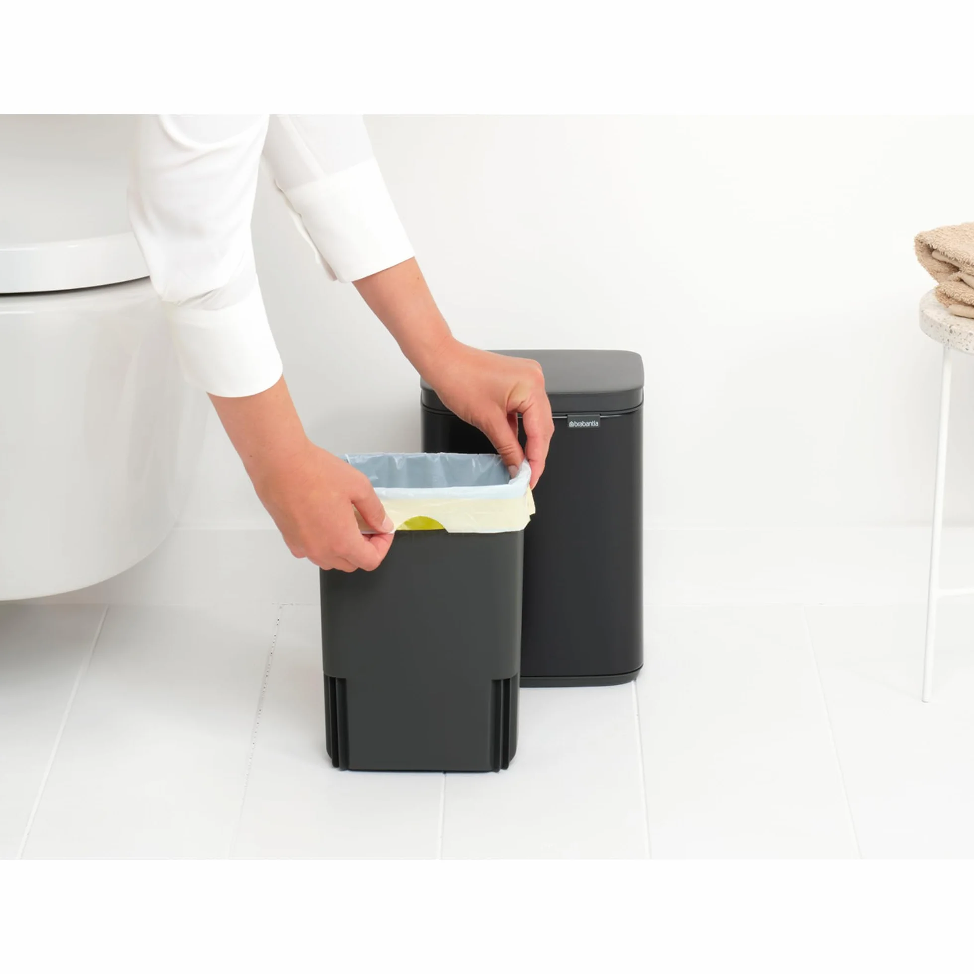 Brabantia Cubo de basura Bo 4 L Negro Mate Tapa apertura fácil cierre suave Montaje en pared