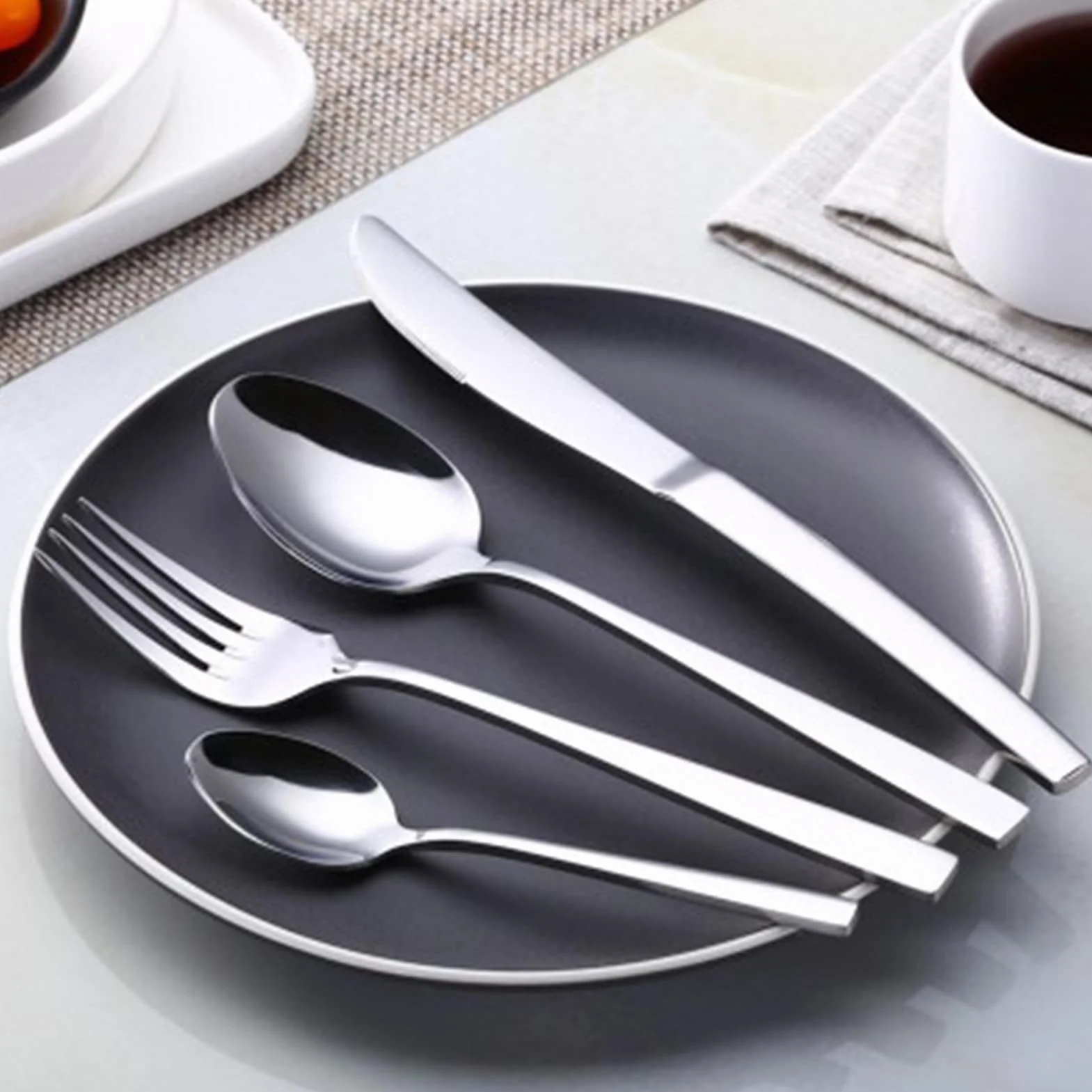Genérico Juego de Cubiertos de Acero Inoxidable de 16 Piezas - Cubiertos duraderos con Cuchillos, Tenedores y cucharas - Vajilla Elegante para Accesorios de Cocina Eventos en casa y e