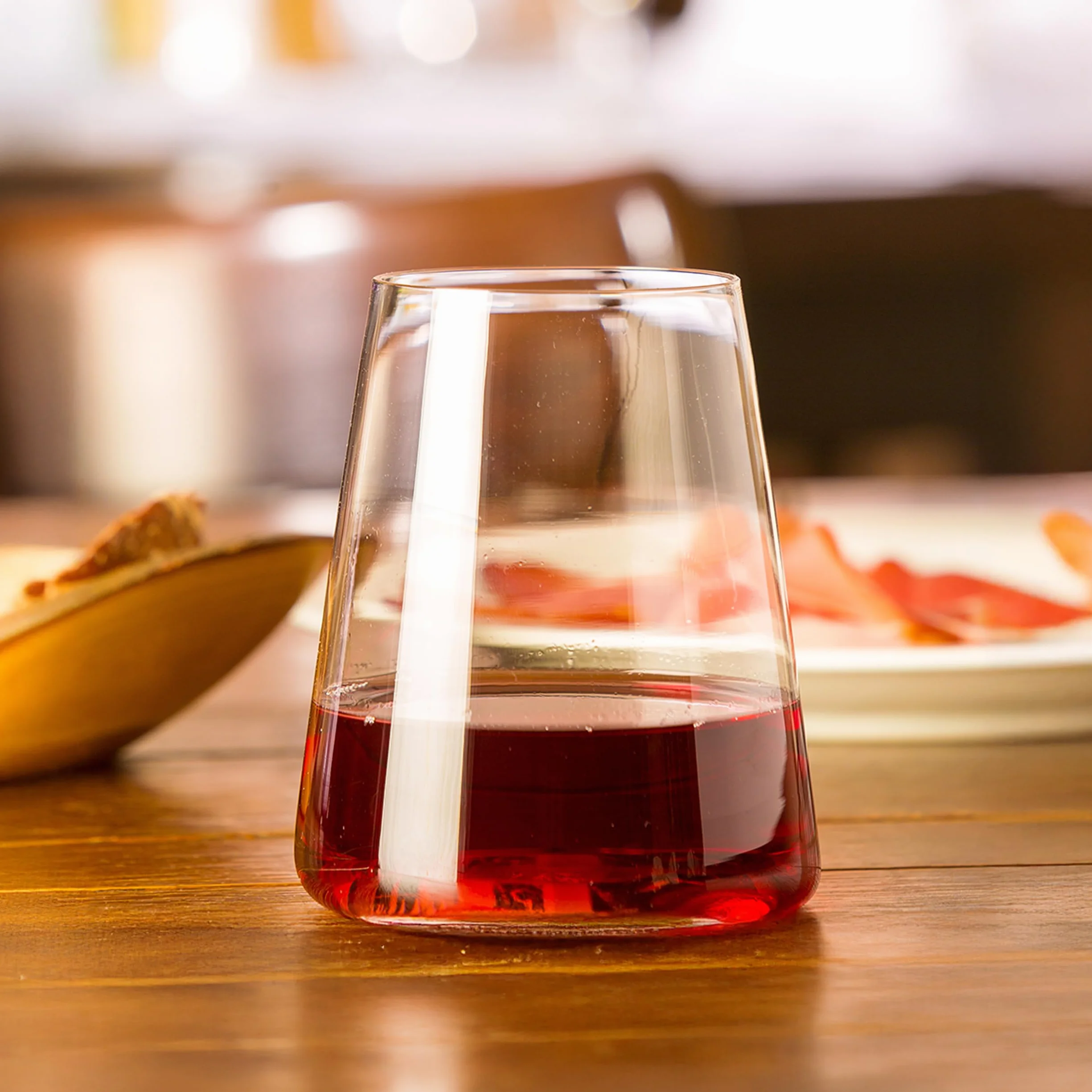 Stölzle Lausitz Juego de 4 copas de vino tinto sin tallo (Power). Copas de vino de cristal sin tallo aptas para lavavajillas (17.5 onzas líquidas). Juego de 4 copas de vino sin tallo resistentes a la
