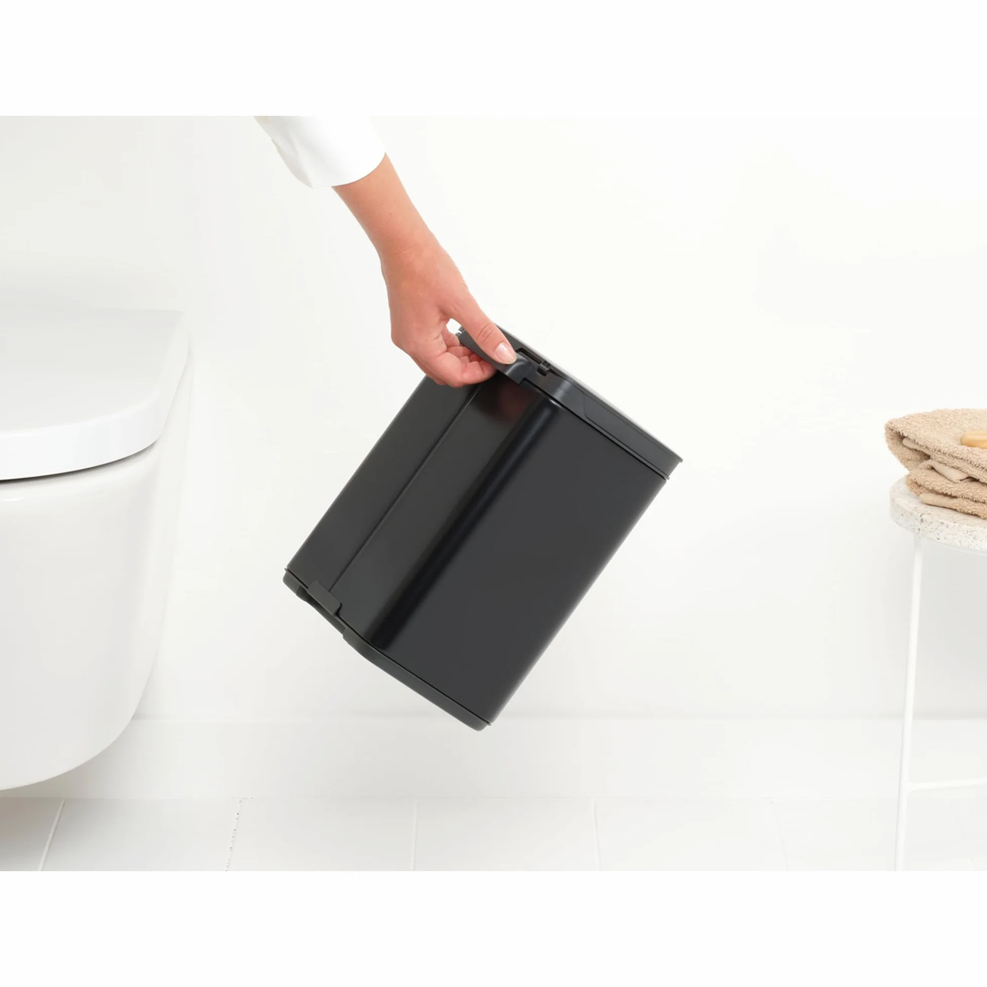 Brabantia Cubo de basura Bo 4 L Negro Mate Tapa apertura fácil cierre suave Montaje en pared