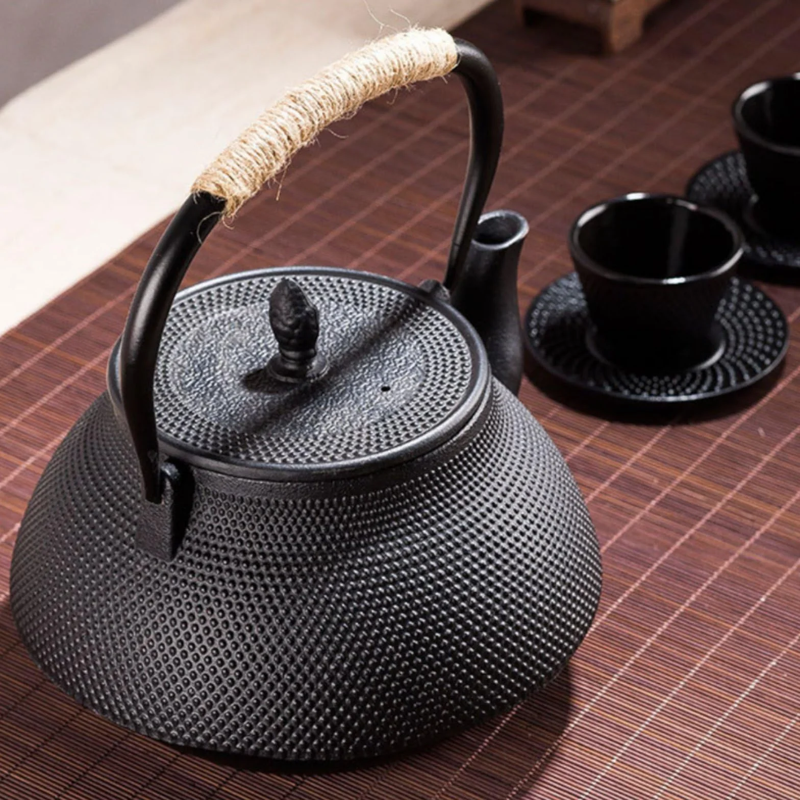 Tetera de Hierro Fundido Tetera Hervidor Kettle Jarra con Superficie Texturizada y Mango Antideslizante Adecuada para, Array, Negro, Tradicional Con Textura De Gránulos, 2.2L