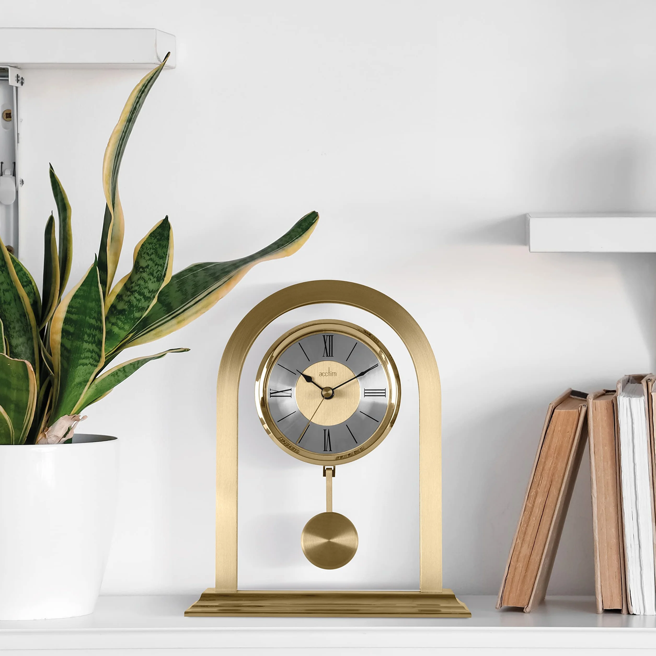 Reloj de mesa Colney de Acctim (modelo 36938), de metal y cristal, color dorado