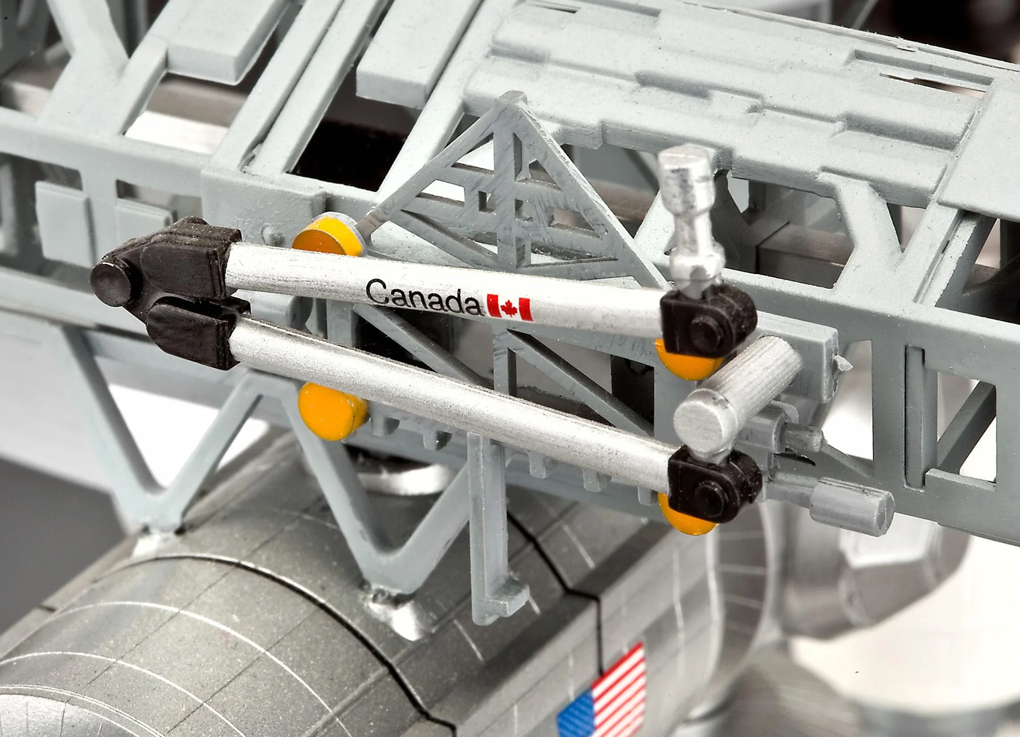 Revell Maqueta de construcción I Set de Regalo 25th Anniversary ISS Platinum Edition I INT. Estación Espacial I 250 Piezas I Escala 1:144 I para niños y Adultos a Partir de 13 años