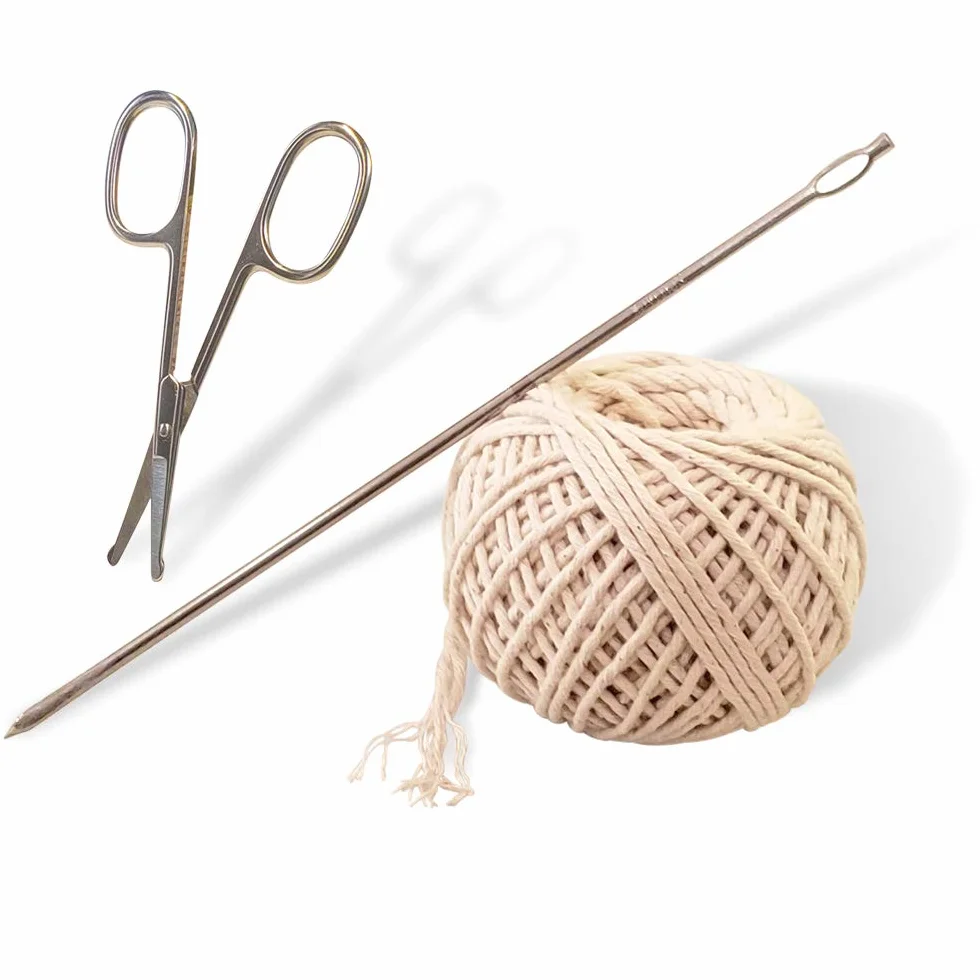 SpitJack Aguja de trussing para carne, cordel de cocina de carnicero y tijeras utilitarias para cerdo entero, cerdo, pollo y pavo. Aguja de acero inoxidable de 7 pulgadas, cuerda de cocina de algodón