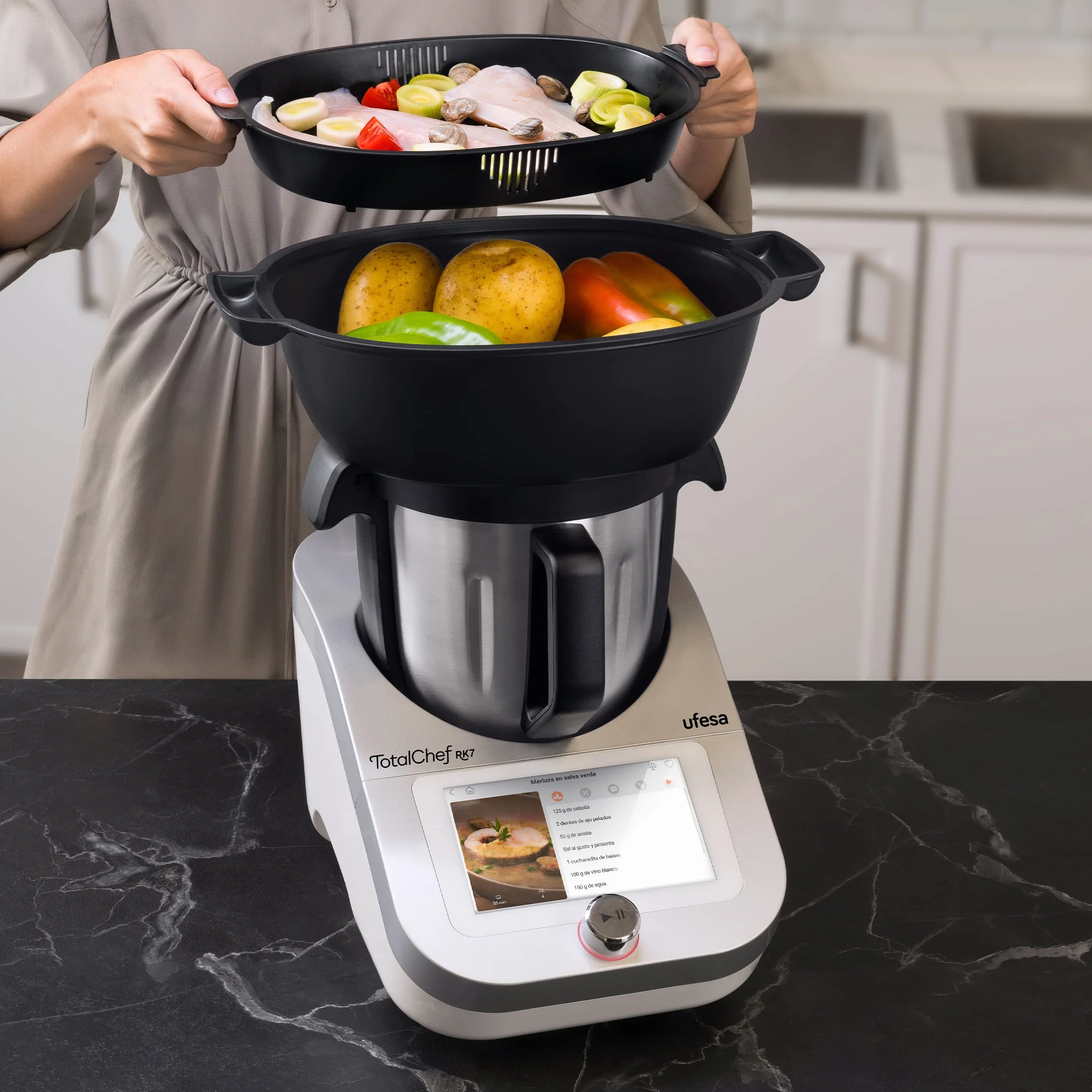 Ufesa TotalChef RK7 Robot de Cocina Inteligente Multifunción, WIFI, 30 Funciones, 4.5L, Pantalla Táctil de 7 Pulgadas, Báscula Integrada, Recetario Interactivo, Color Plata/Negro