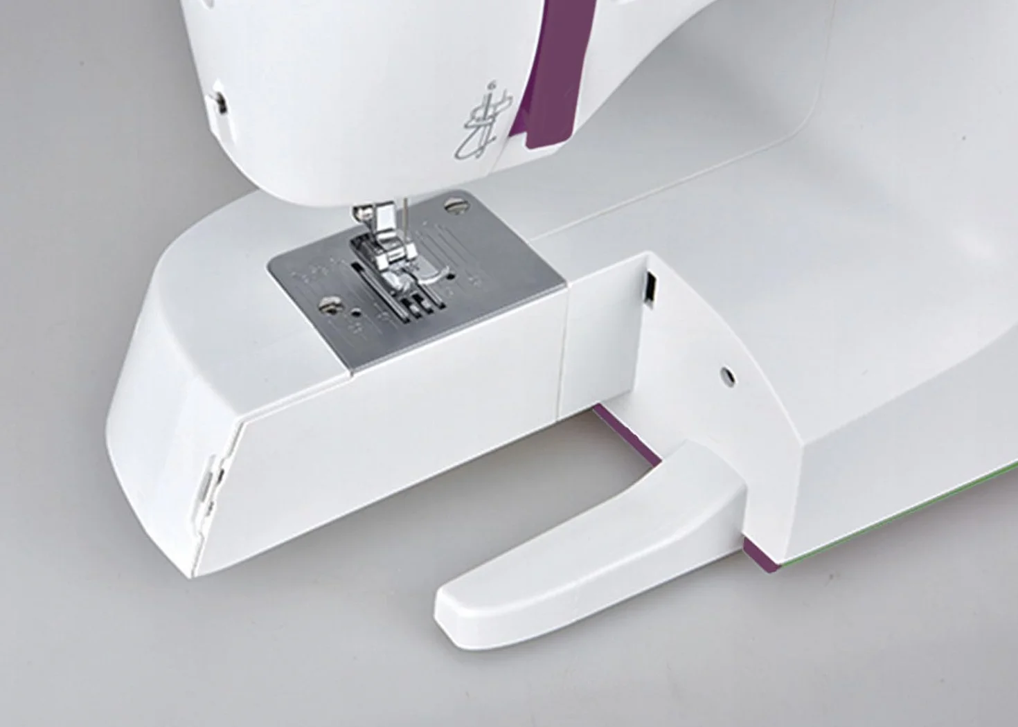 Necchi K132A - Máquina para coser, interior de fundición a presión de aluminio, carcasa de ABS, violeta, regular