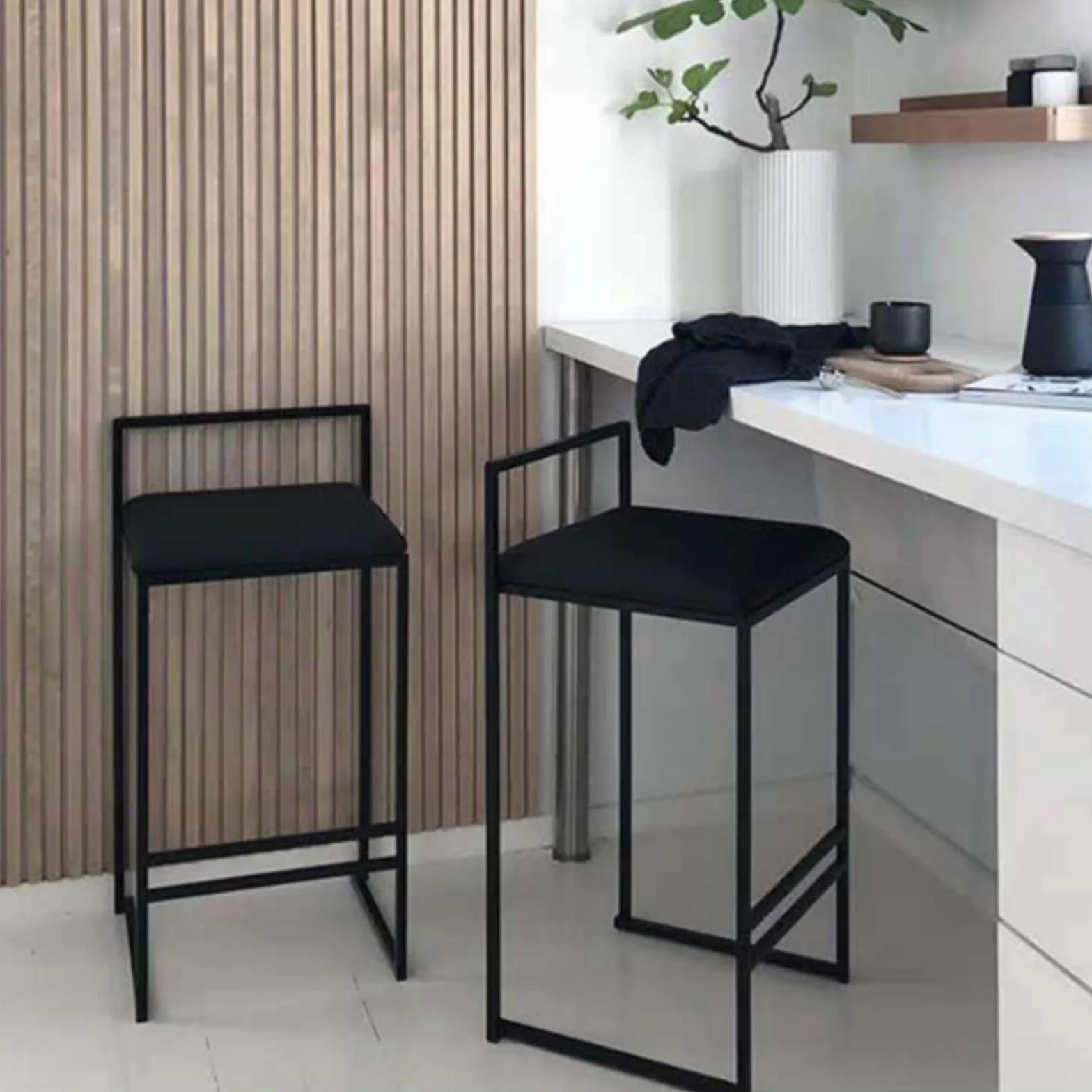 Juego de 2 taburetes de bar modernos de 65 cm/75 cm de altura, elegantes sillas de cocina con respaldo, diseño de 4 patas, color negro elegante, perfecto para el hogar y el bar