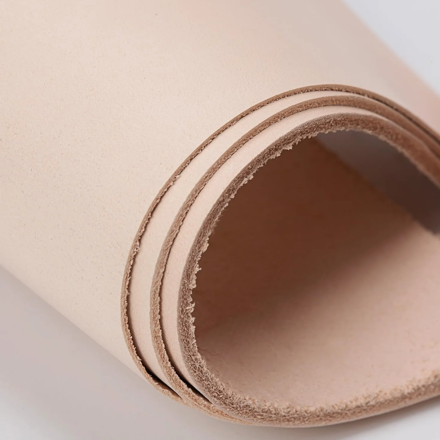 WUTA Piel de vacuno curtida vegetal, piel auténtica de grano completo, para manualidades y manualidades para tallar y teñir (22 x 26 cm, aprox. 2,0 mm de grosor)