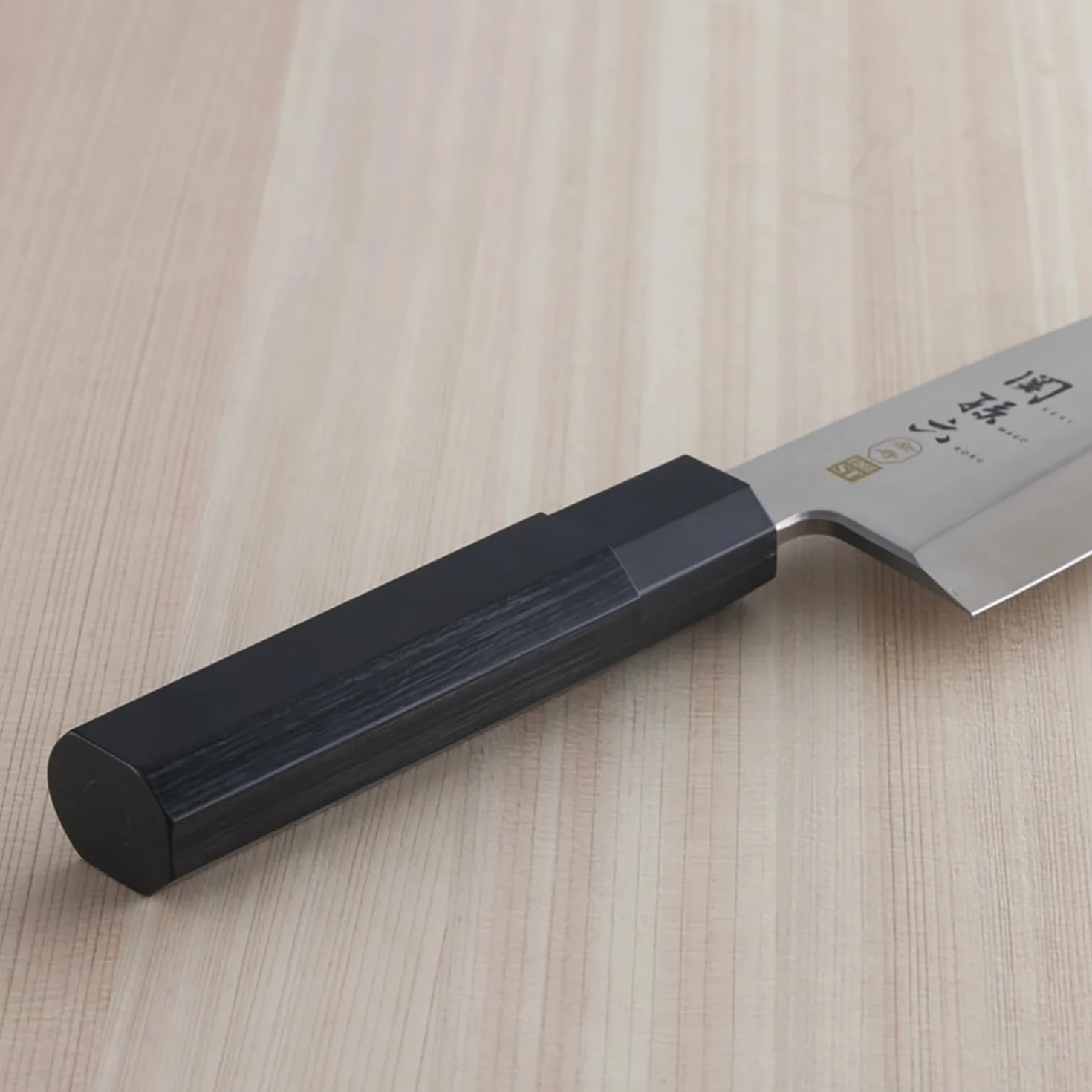 KAI Seki Magoroku Kinju y Hekiju Deba 16,5 cm longitud de la hoja - 8A solid & SUS420J2 - 58 & 56 (±1) HRC - hecho a mano - madera Pakka & plástico PP - cuchillo japonés - Hecho en Japón