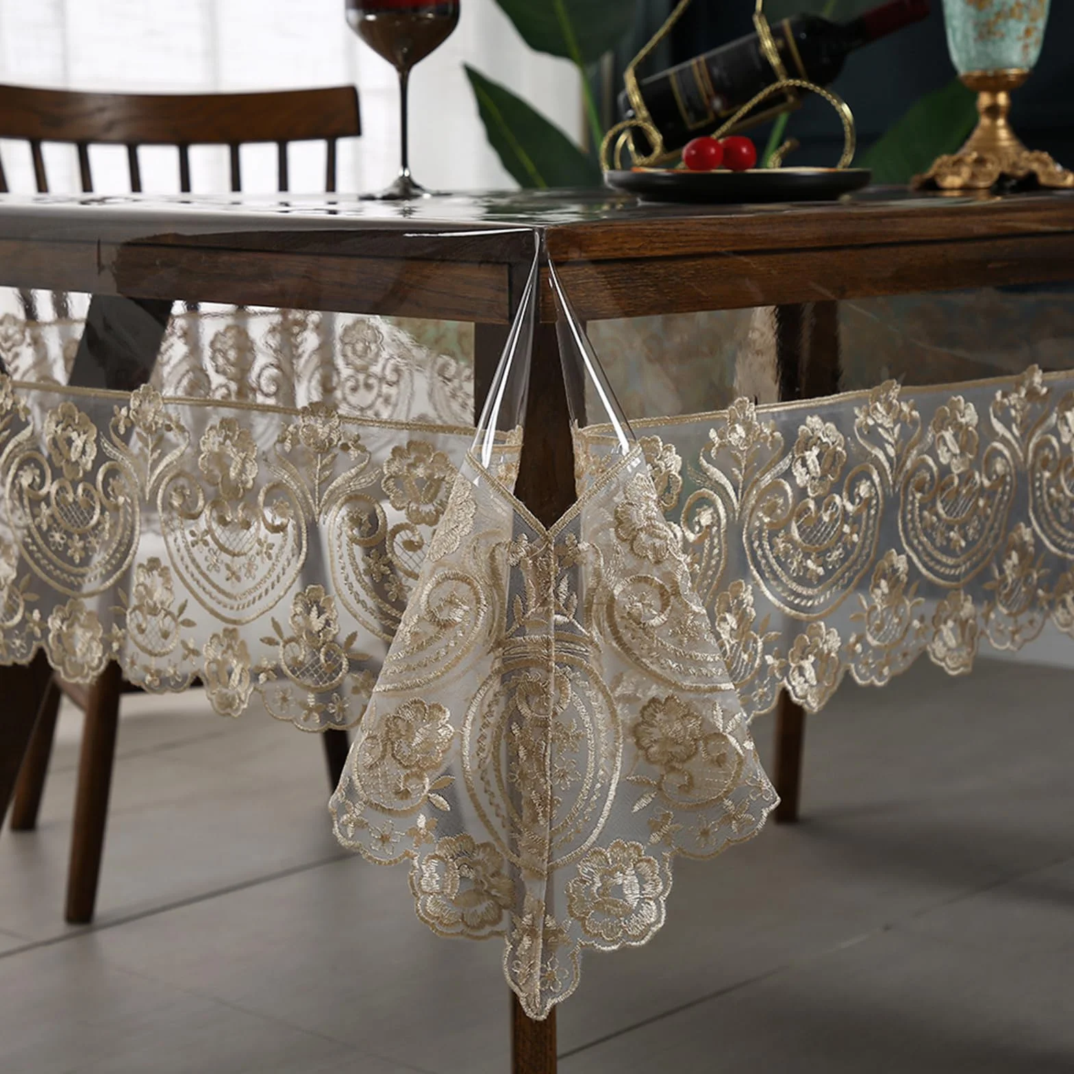 Qubjus Mantel de plástico transparente, impermeable, rectangular, de vinilo, con encaje bordado, para comedor, cocina, bufé, banquetes, fiestas (60 x 98 pulgadas, café)