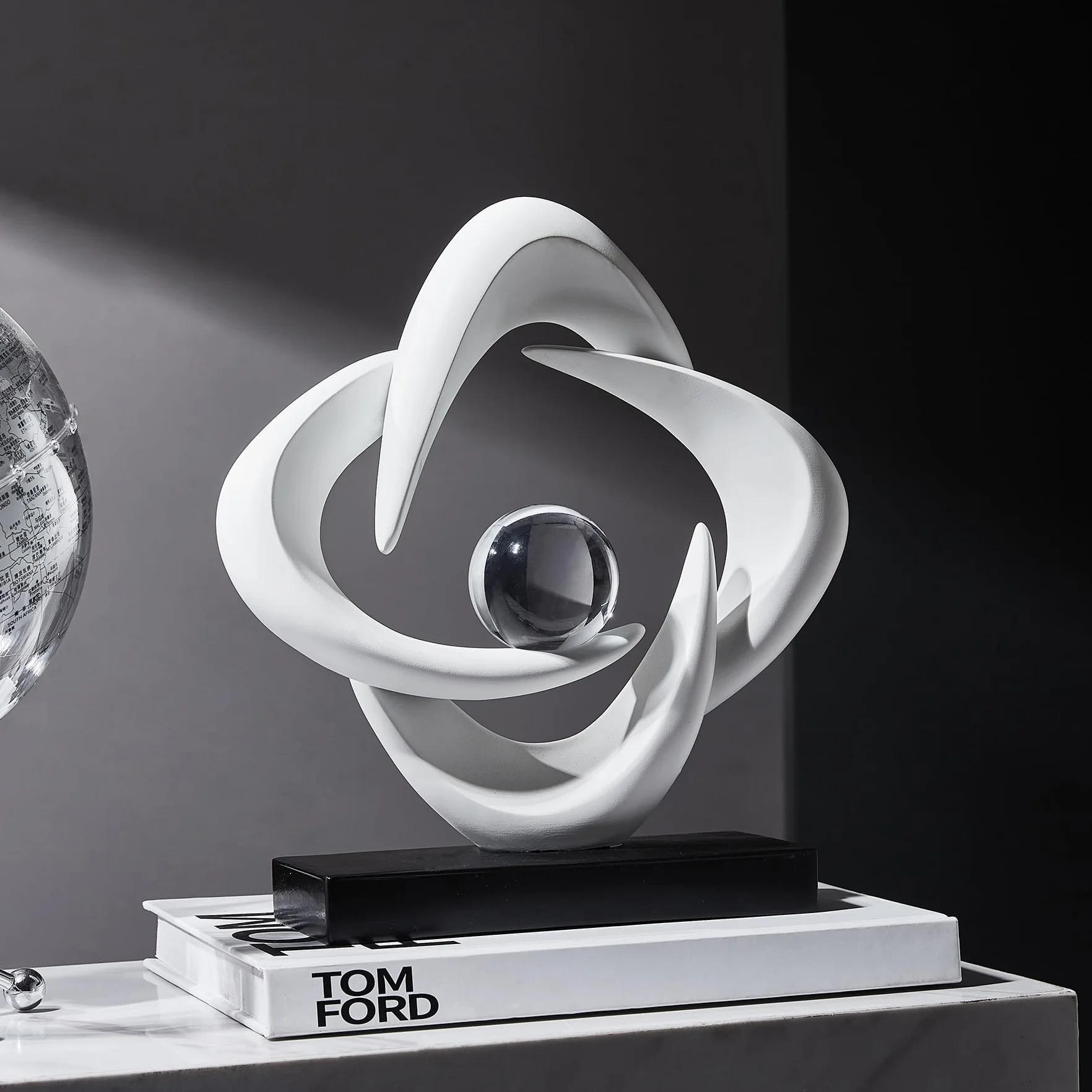 Escultura de arte abstracto, estatua decorativa dorada de resina, adornos blancos modernos para sala de estar, decoraciones modernas para mesa de café, entrada, oficina, coleccionables (blanco)