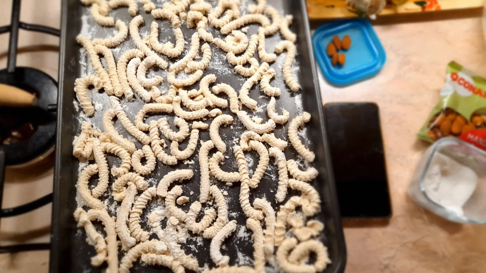 Sirge Pastamag30 - Máquina para hacer pasta de 300 W - 30 discos - hasta 900 g de pasta - Extrusión vertical y horizontal - Incluye accesorios para raviolones de regalo