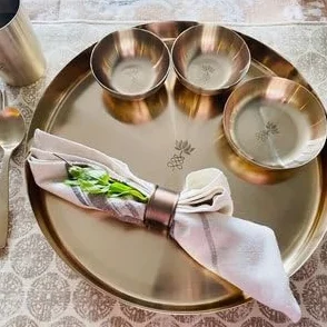 Juego de vajilla con grabado de loto de bronce, material de bronce puro, diseño elegante para cenas, comedor en casa, vajilla lista para regalo