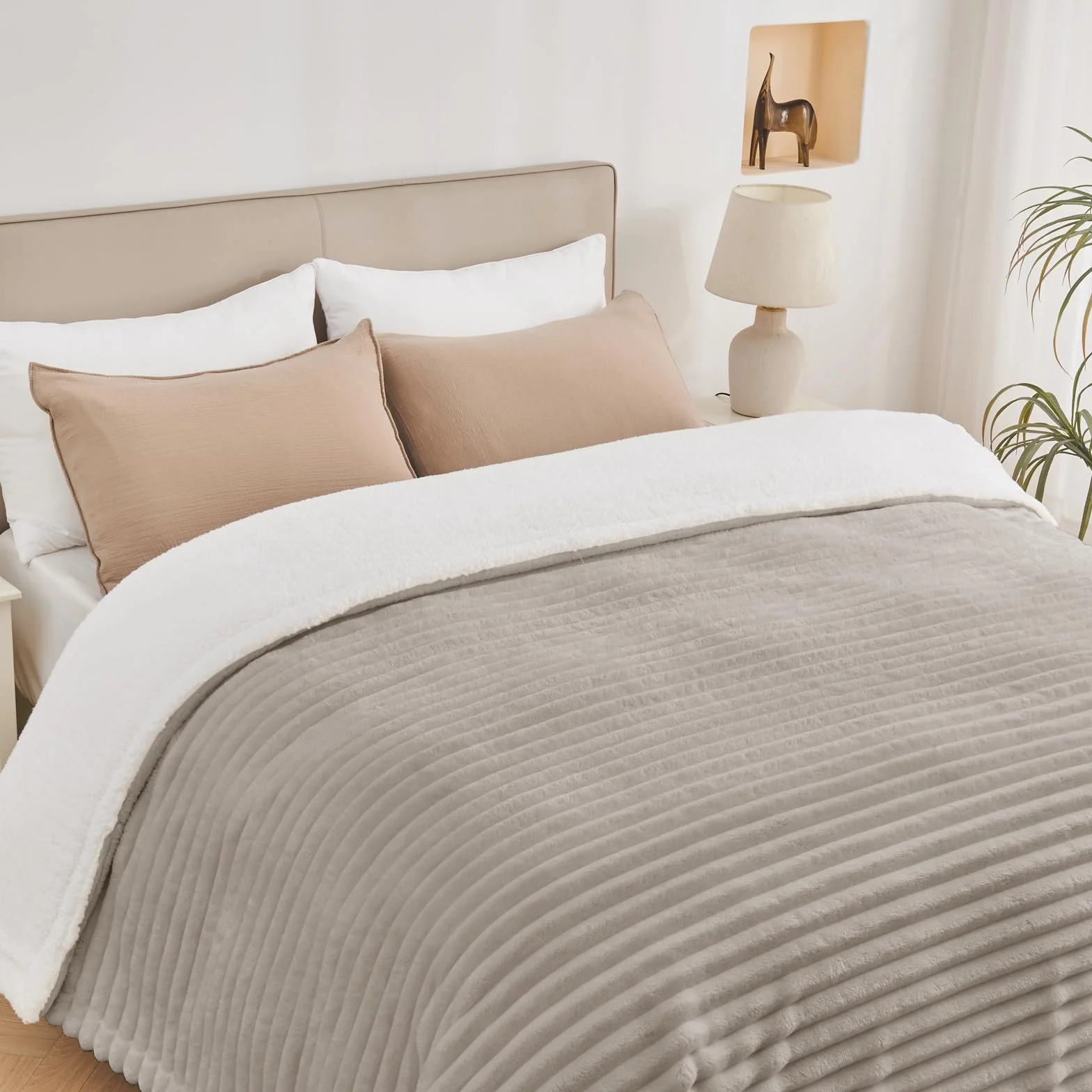 Vielit Sherpa - Manta gruesa y mullida (220 x 240 cm, tamaño XXL, manta de pana extrasuave, manta para sofá o para el salón y el sofá), color beige