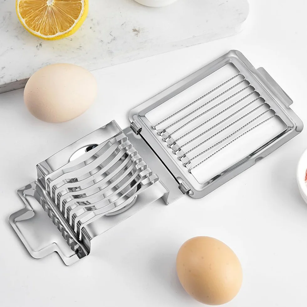 Corta Huevos Cocidos de Acero Inoxidable Pulido, Rebanador de Huevos Gourmet con Cuchilla Dentada