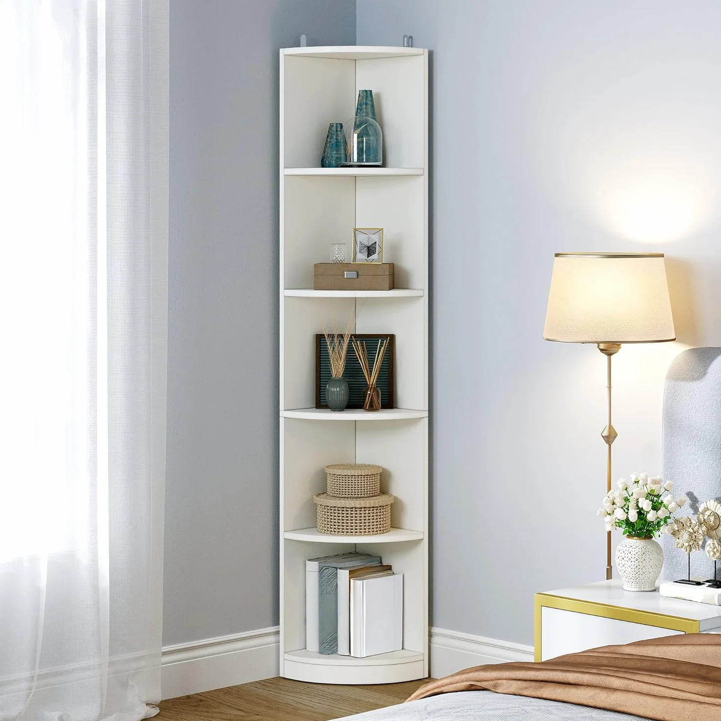 YITAHOME Estante de esquina de 5 niveles, estantería de esquina moderna de 70 pulgadas de alto, estantería de esquina de 5 estantes y estanterías, oficina en casa, color blanco