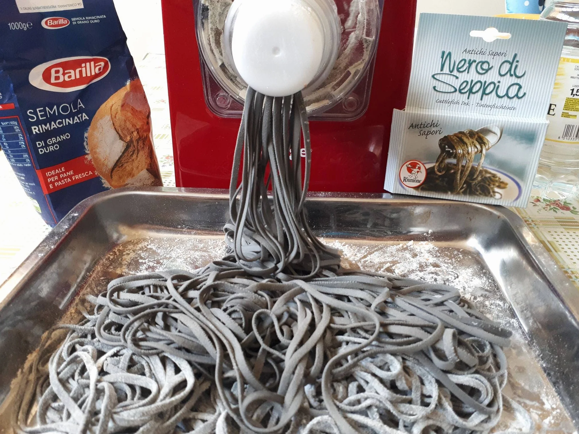 Sirge Pastamag30 - Máquina para hacer pasta de 300 W - 30 discos - hasta 900 g de pasta - Extrusión vertical y horizontal - Incluye accesorios para raviolones de regalo
