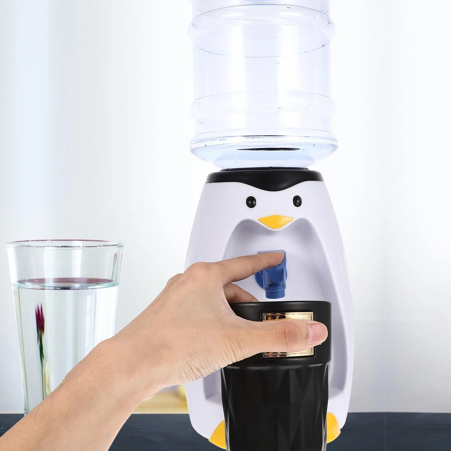 Mipcase Mini Dispensador de Agua Pequeño de Plástico Compacto y Fácil de Instalar Capacidad de 200 Ml para Uso en Casa y Oficina Color Aleatorio