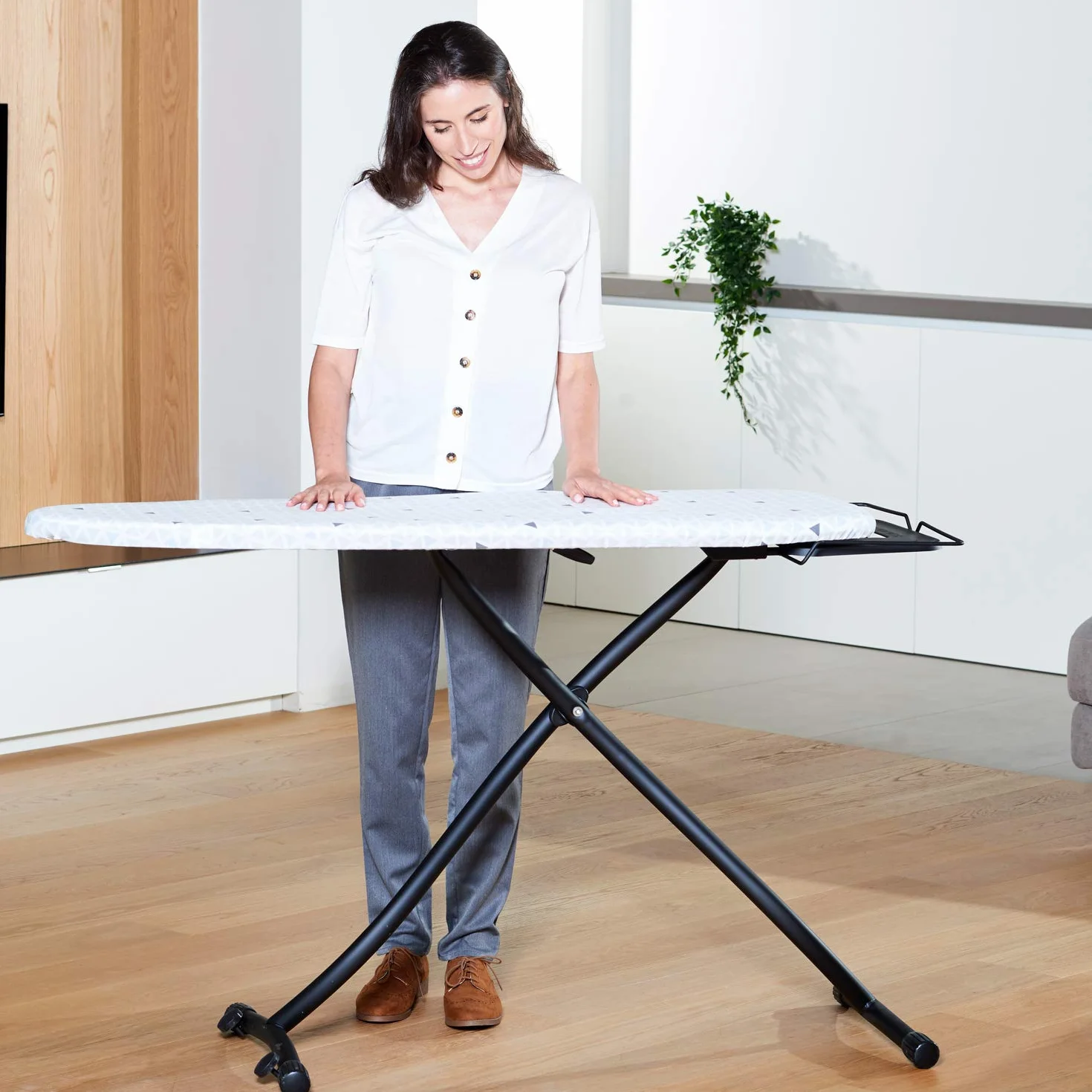 Taurus - Tabla de Planchar | Plegable | Fácil almacenaje | Apta para centros de Planchado | Altura Regulable 98 cm | Apta para Planchar Sentado | 100% algodón | 130x48cm