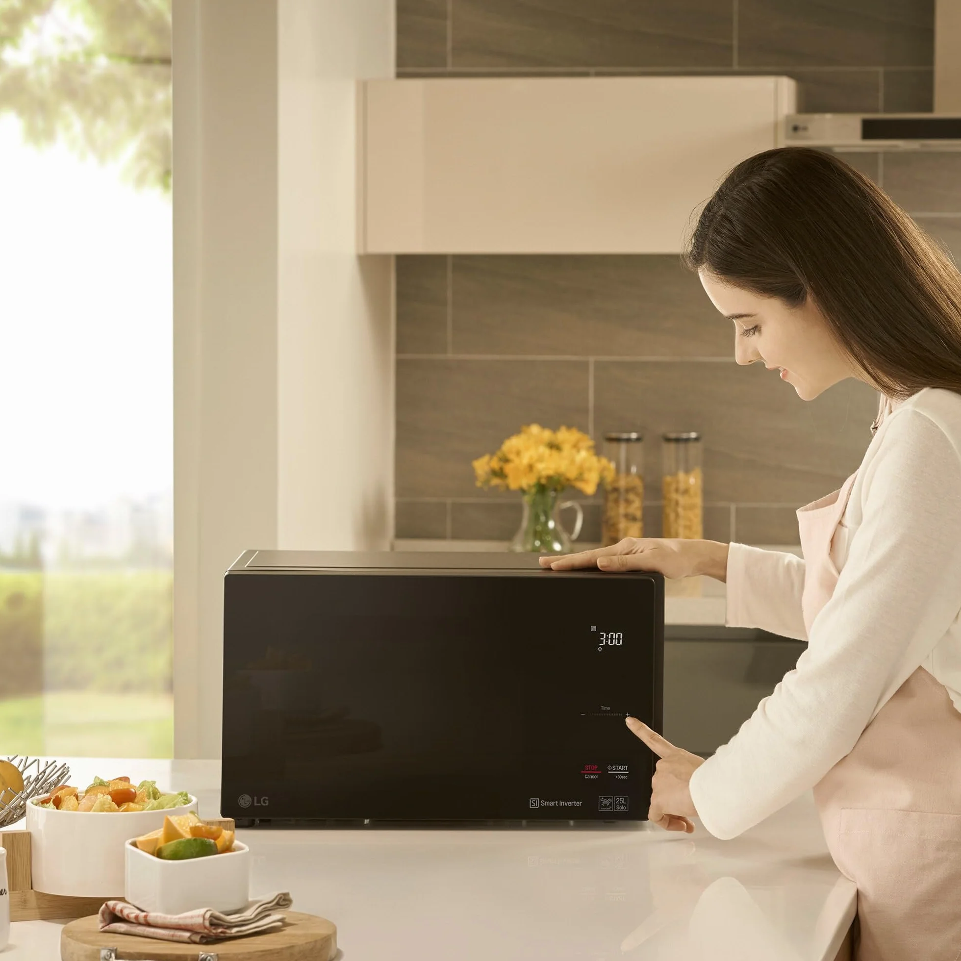 LG Horno Microondas 4 en 1 39L 1100W Smart Inverter Negro