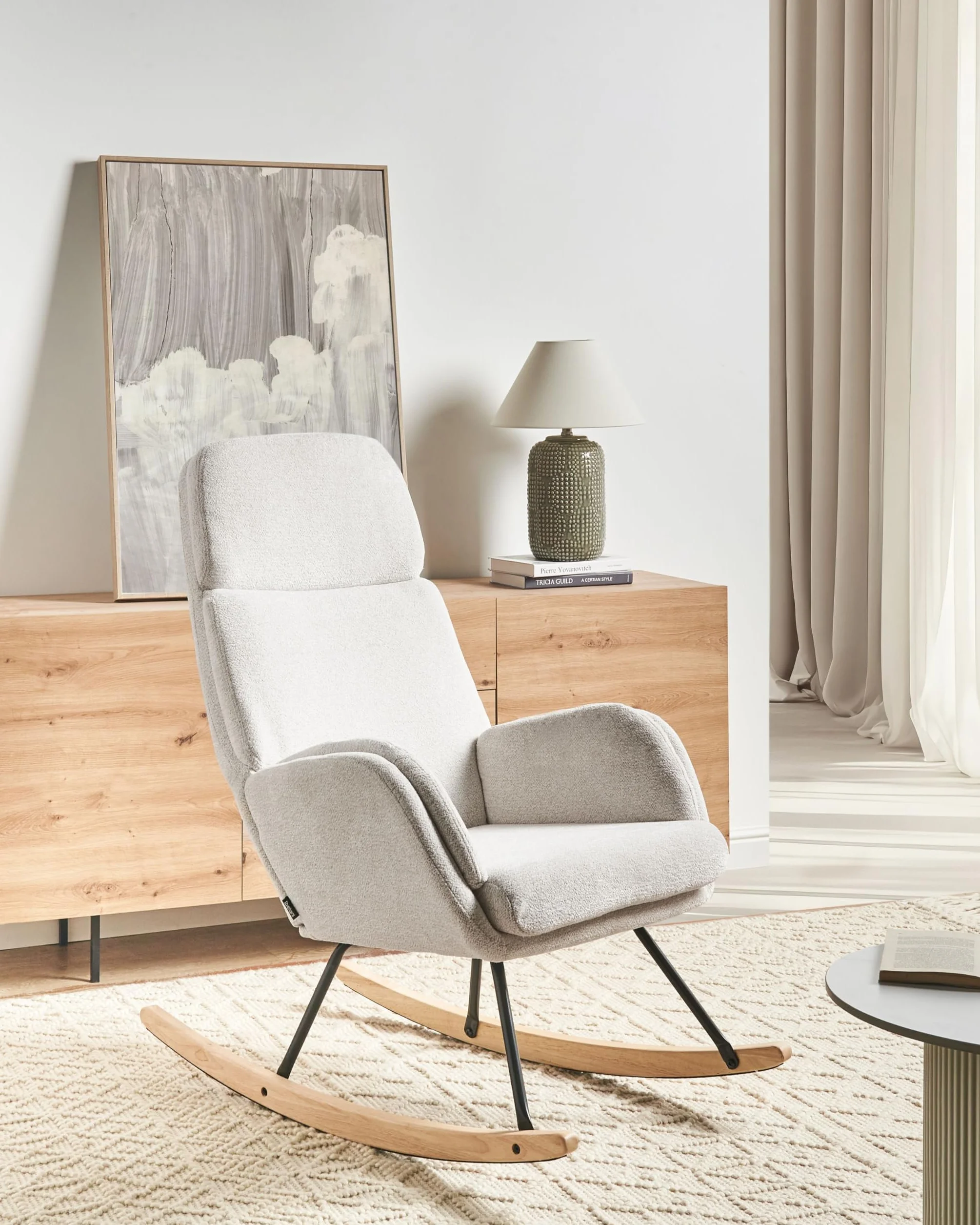 Beliani Silla Mecedora de Tela Asiento de poliéster Patas de Metal Patines de Madera diseño Moderno Blanco Crema Kvelia