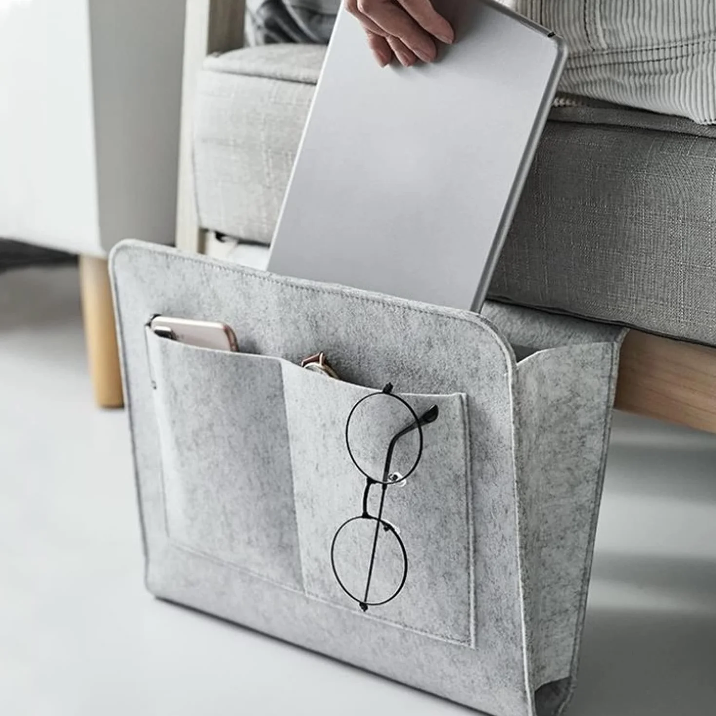 Bolsa de almacenamiento de fieltro para cabecera, organizador de noche, varios bolsillos, gris