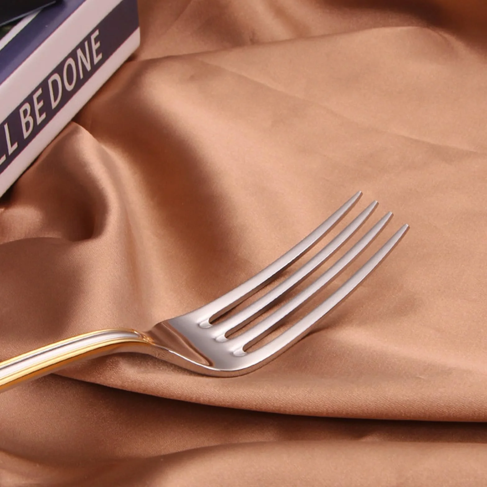 H3TF5J Juego de cubiertos de acero inoxidable 18/10, juego de 54 piezas de plata dorada, cubiertos aptos para lavavajillas, cubiertos minimalistas modernos, cubiertos de hotel para banquetes de boda