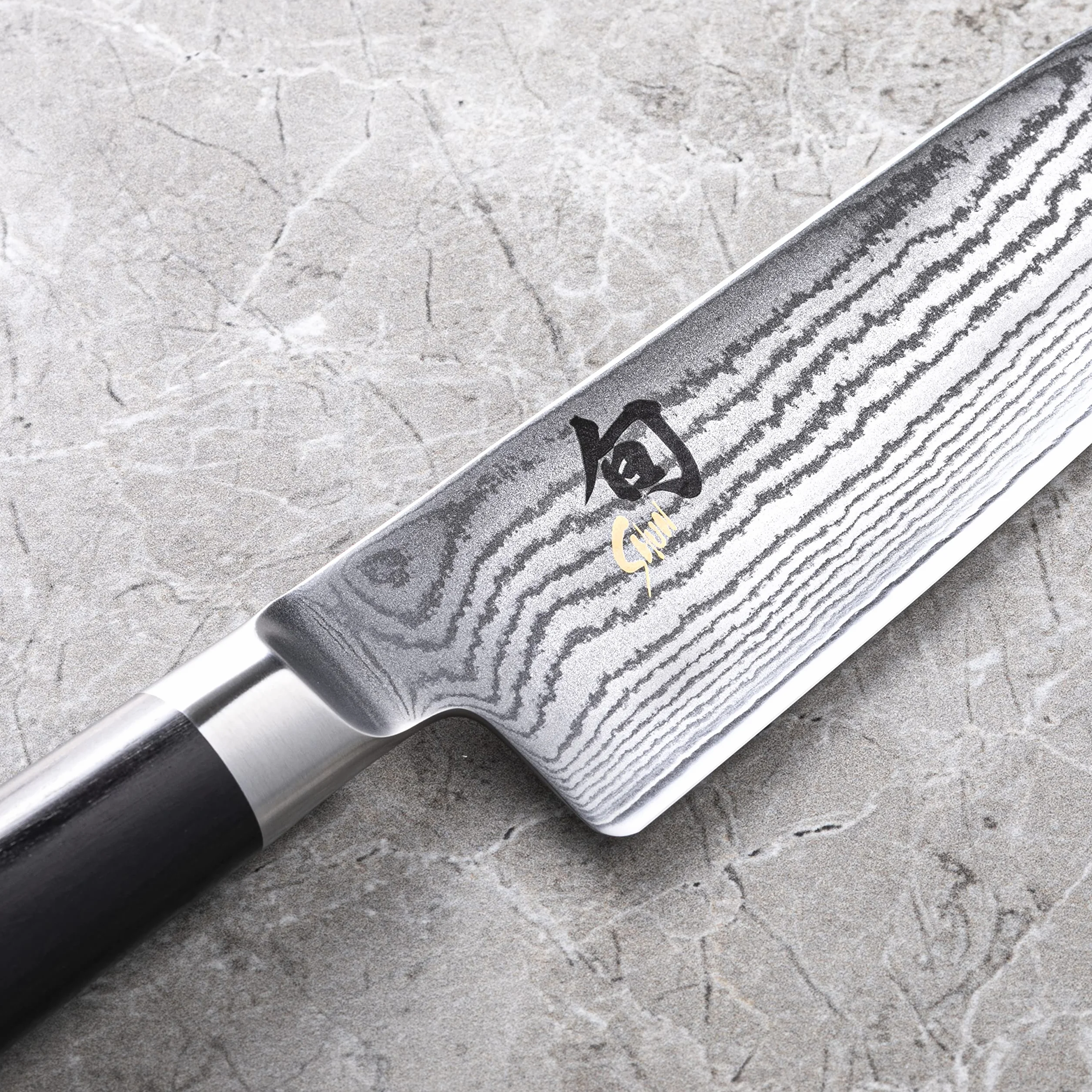 KAI Shun Classic pequeño Santoku 14 cm longitud de la hoja - First Touch - cuchillo de Damasco 32 capas núcleo VG MAX - 61 (±1) HRC - mango de madera Pakka - cuchillo de cocina japonés forjado