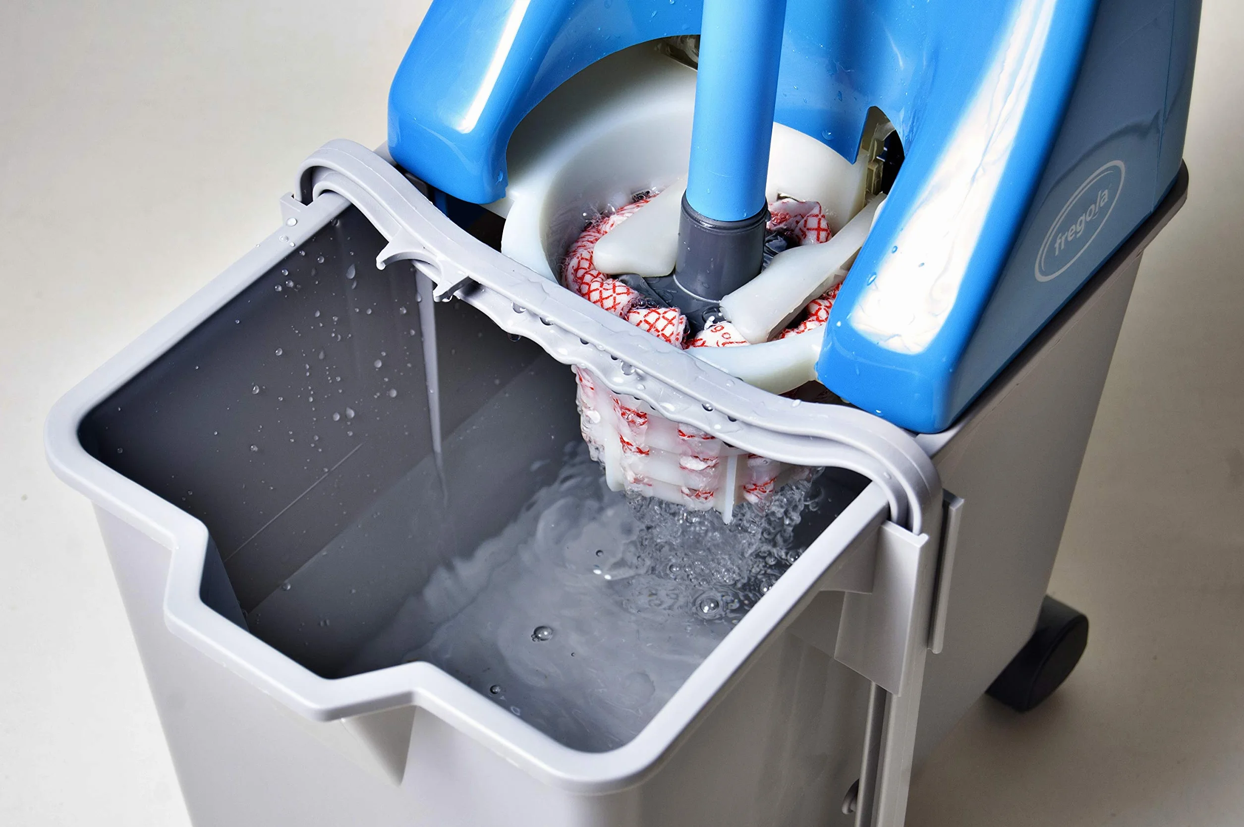 Fregola Kit – Escurre la fregona sin Esfuerzo ni Dolor | Escurridor automático ergonómico con batería | Sin Pedal ni presión Manual | Uso doméstico y Profesional