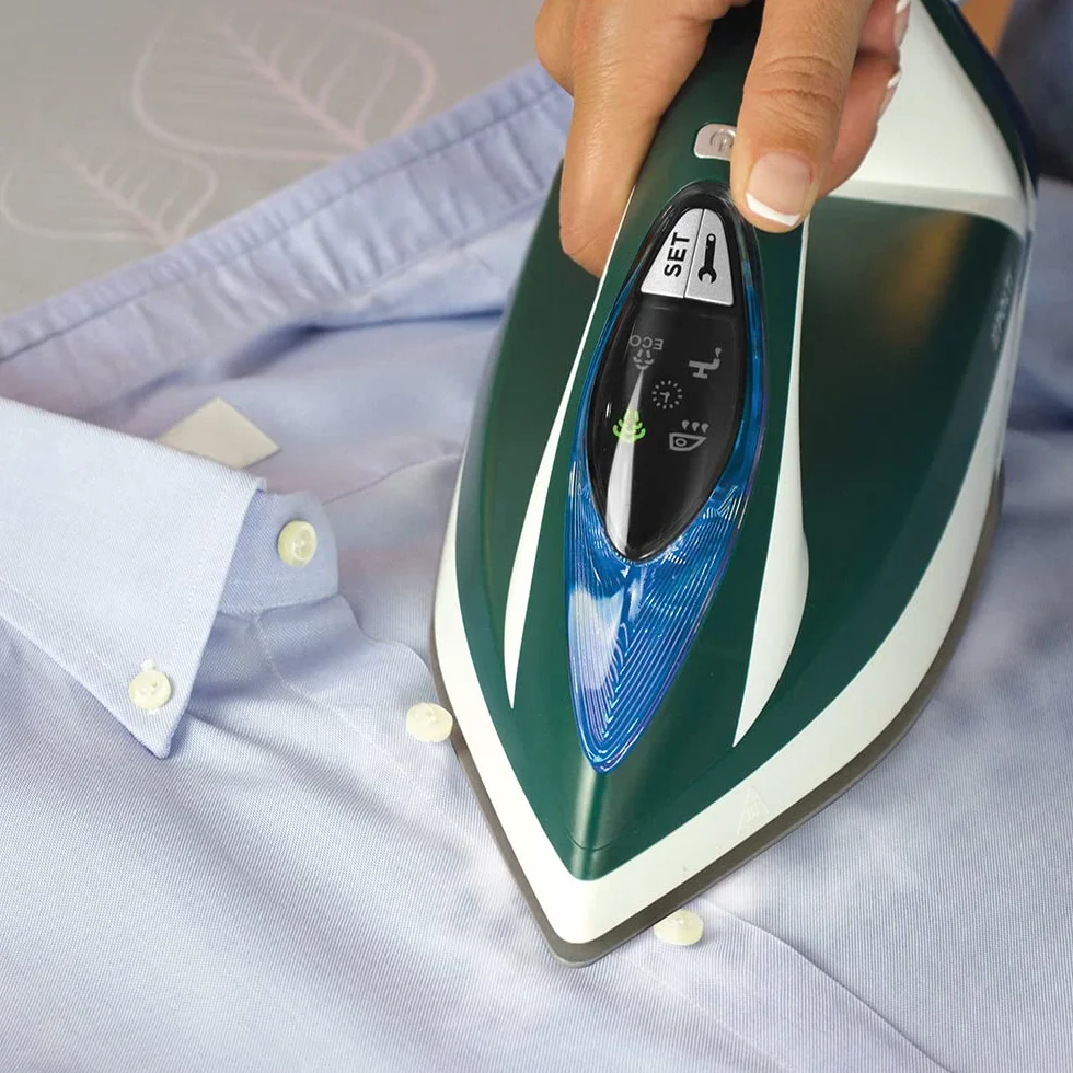 Polti Vaporella Express VE30.20, Plancha Generadora de Vapor, Presión Bomba hasta 8 Bar, Potencia 2200 W, Función Eco, Tecnología One Temperature, Ajuste Digital, Verde y Blanco