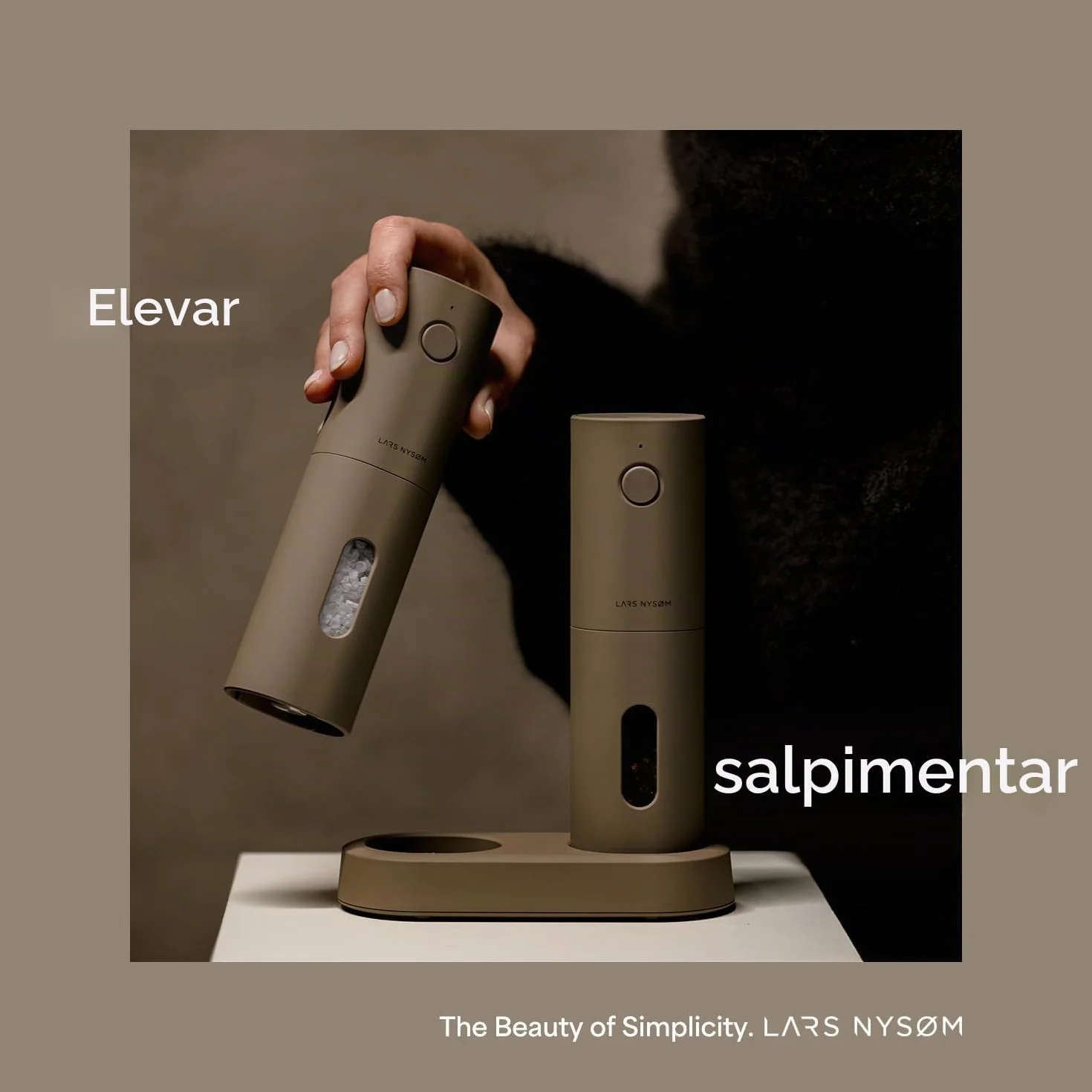 LARS NYSØM Juego de Molinillos Eléctricos de Sal y Pimienta | Molinillos Automáticos con Molino de Cerámica Ajustable | Recargables por USB (Carbon Black)