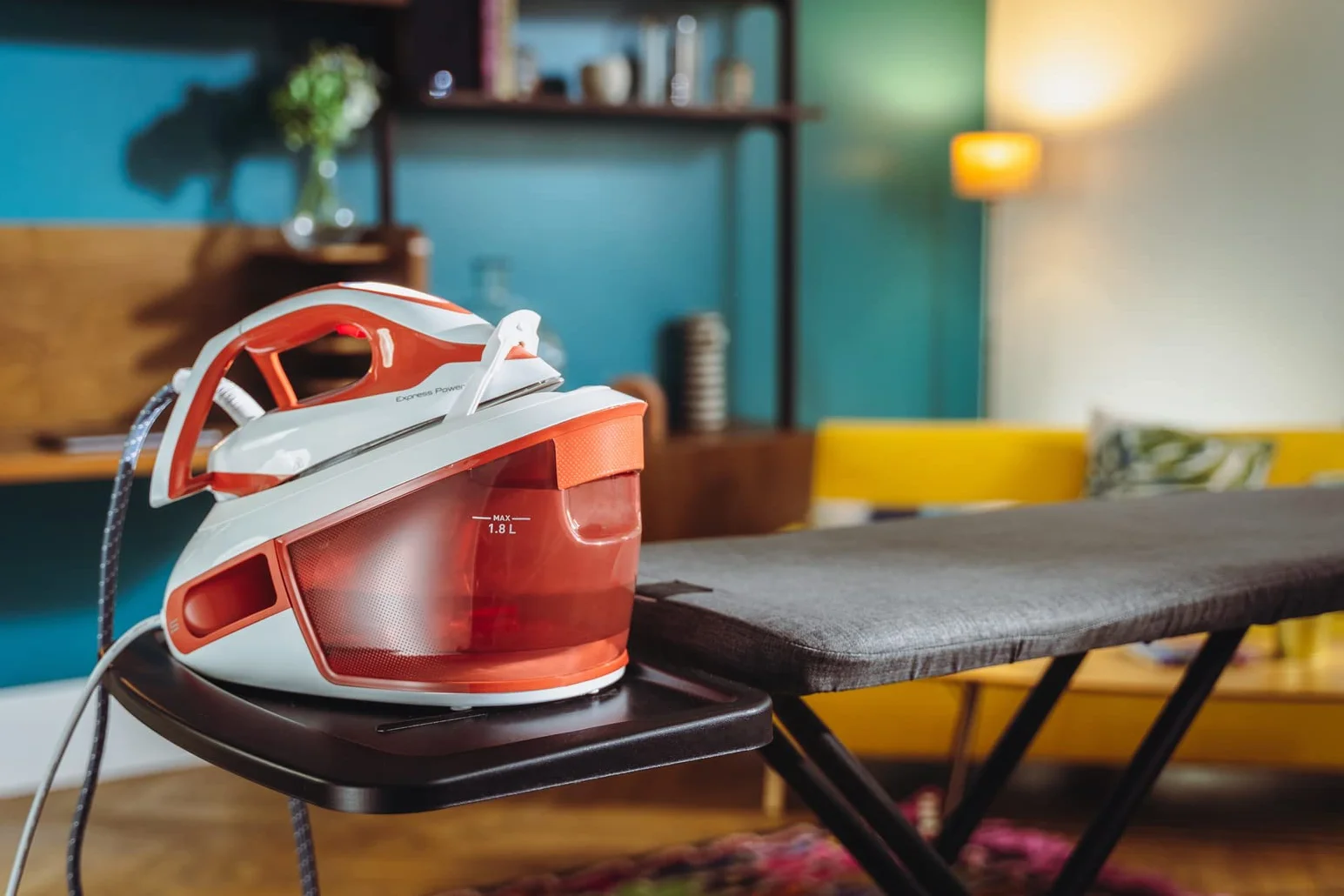 Tefal SV8110 - Planta de vapor Express Power, potencia de vapor potente, tecnología sin configuración, tanque de agua 1.8 L, vapor vertical, fabricado en Francia, Eco Stand