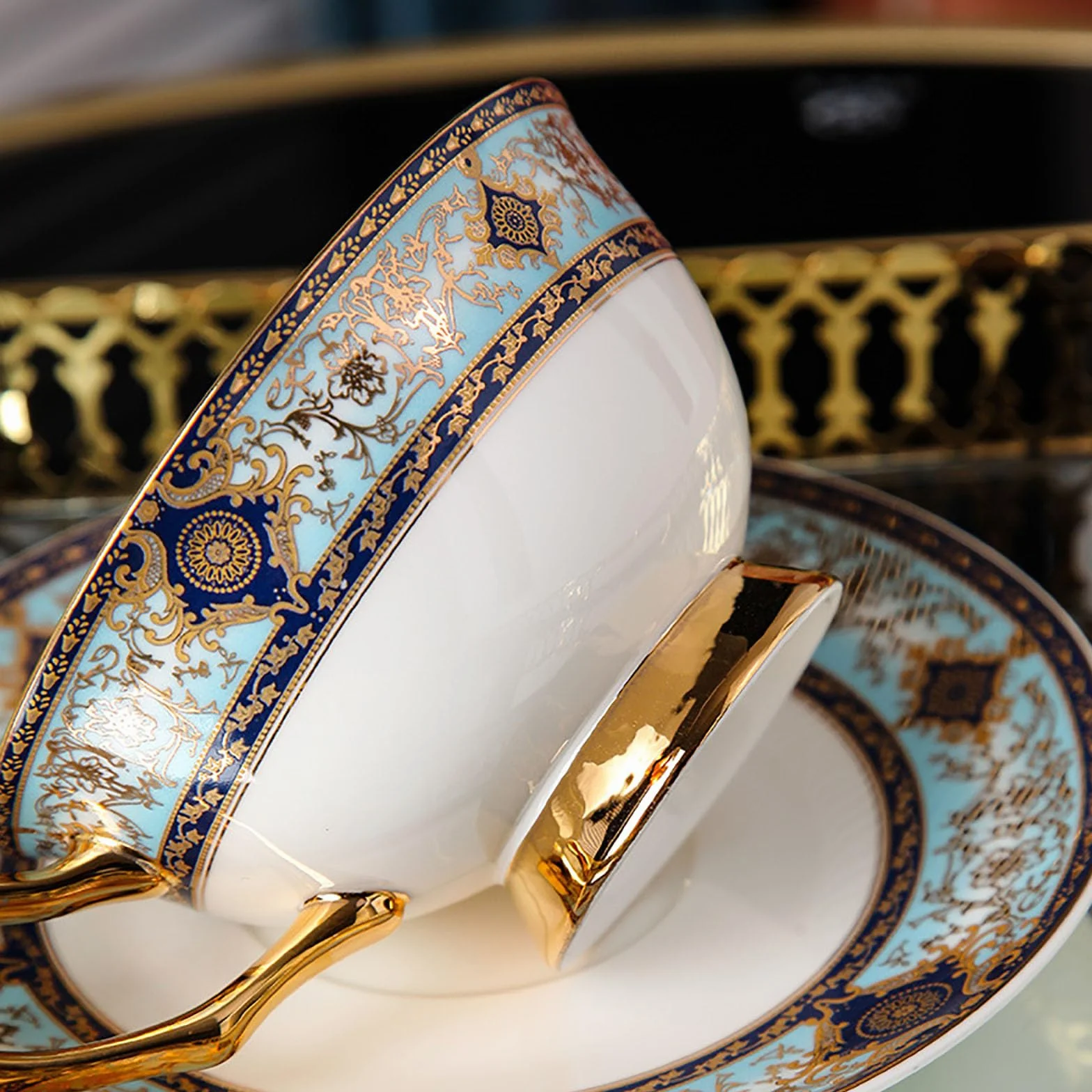 YUDIZWS Juego de tazas de té de porcelana china con cuchara de oro y caja de regalo, tazas de café de té y platillos Juego de 1 taza de té de porcelana Taza,3pcs