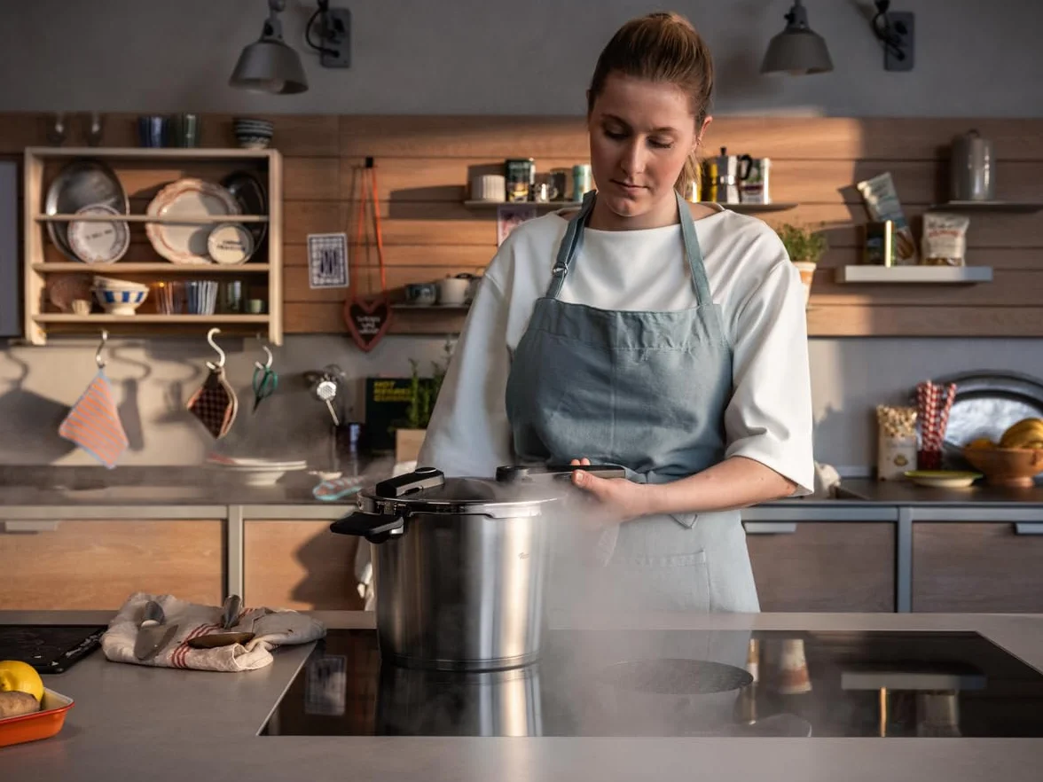 Fissler Vitaquick Premium - Juego de 2 ollas a presión (22 cm, olla a presión de 4,5 L + sartén a presión de 2,5 L, diámetro de 2,5 L, 2 niveles de cocción, fabricado en Alemania, inducción)